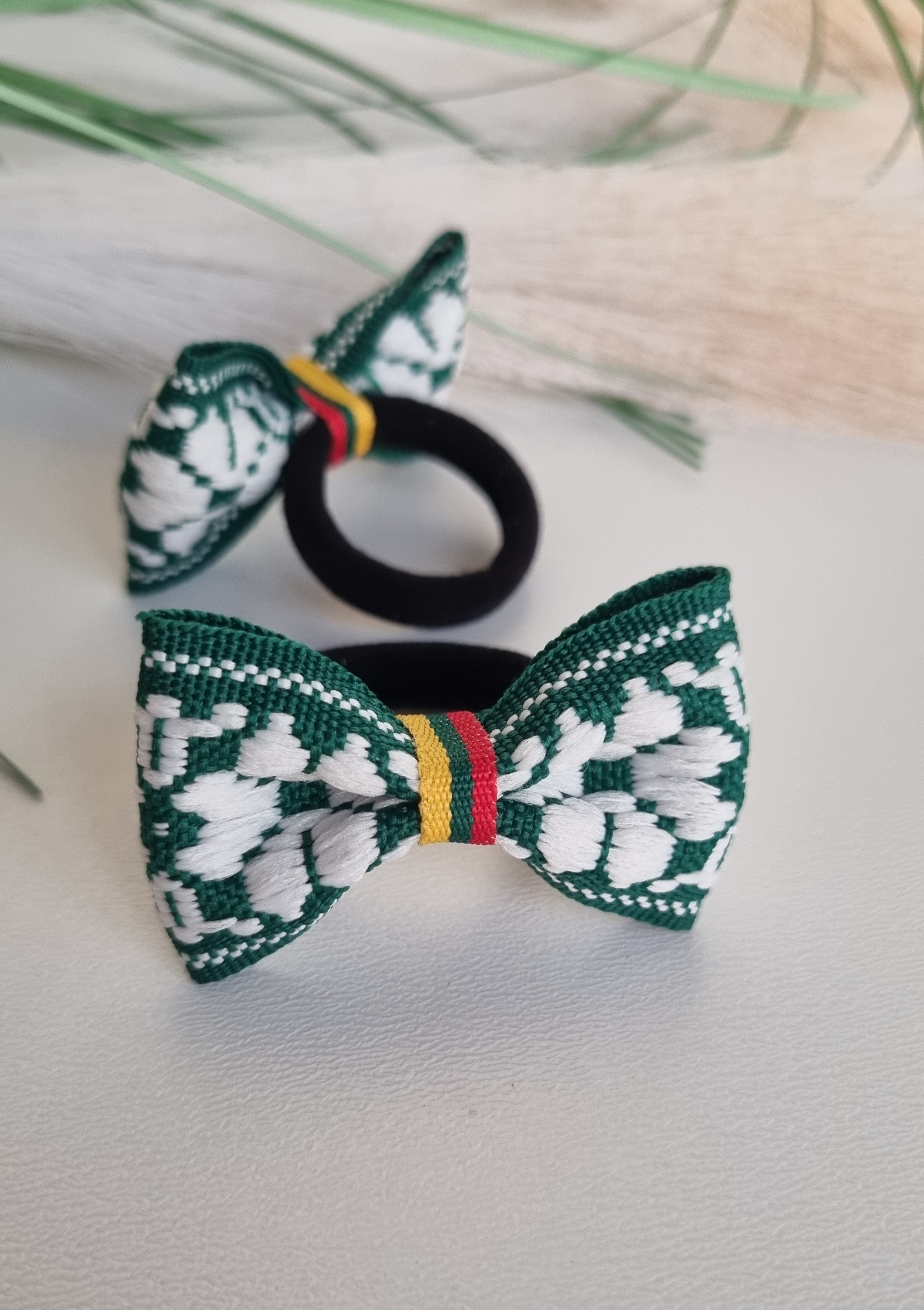 Plaukų gumutė 35 austinė žalia/balta