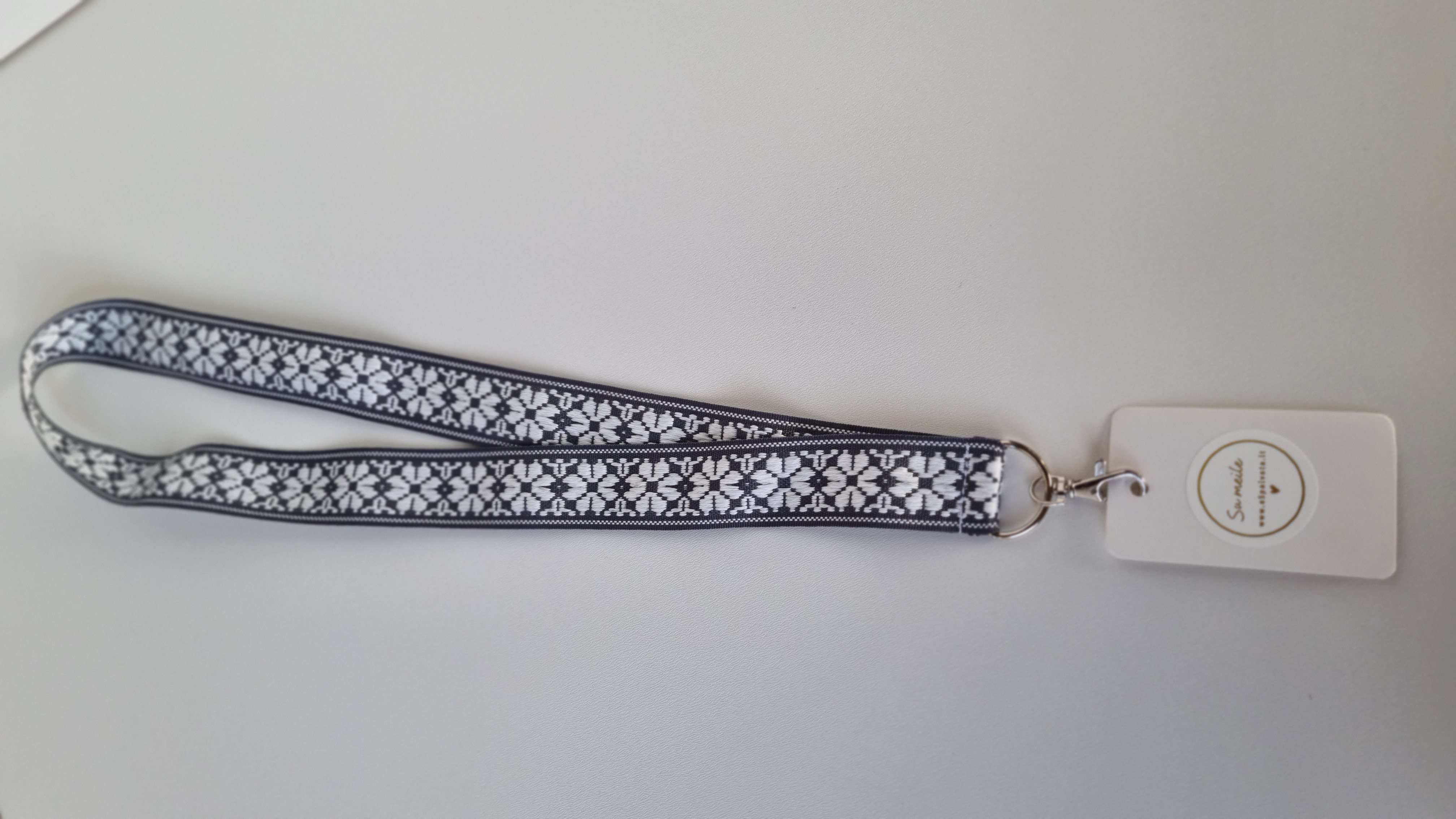 Juosta ant kaklo "Austinė Pilka Balta"