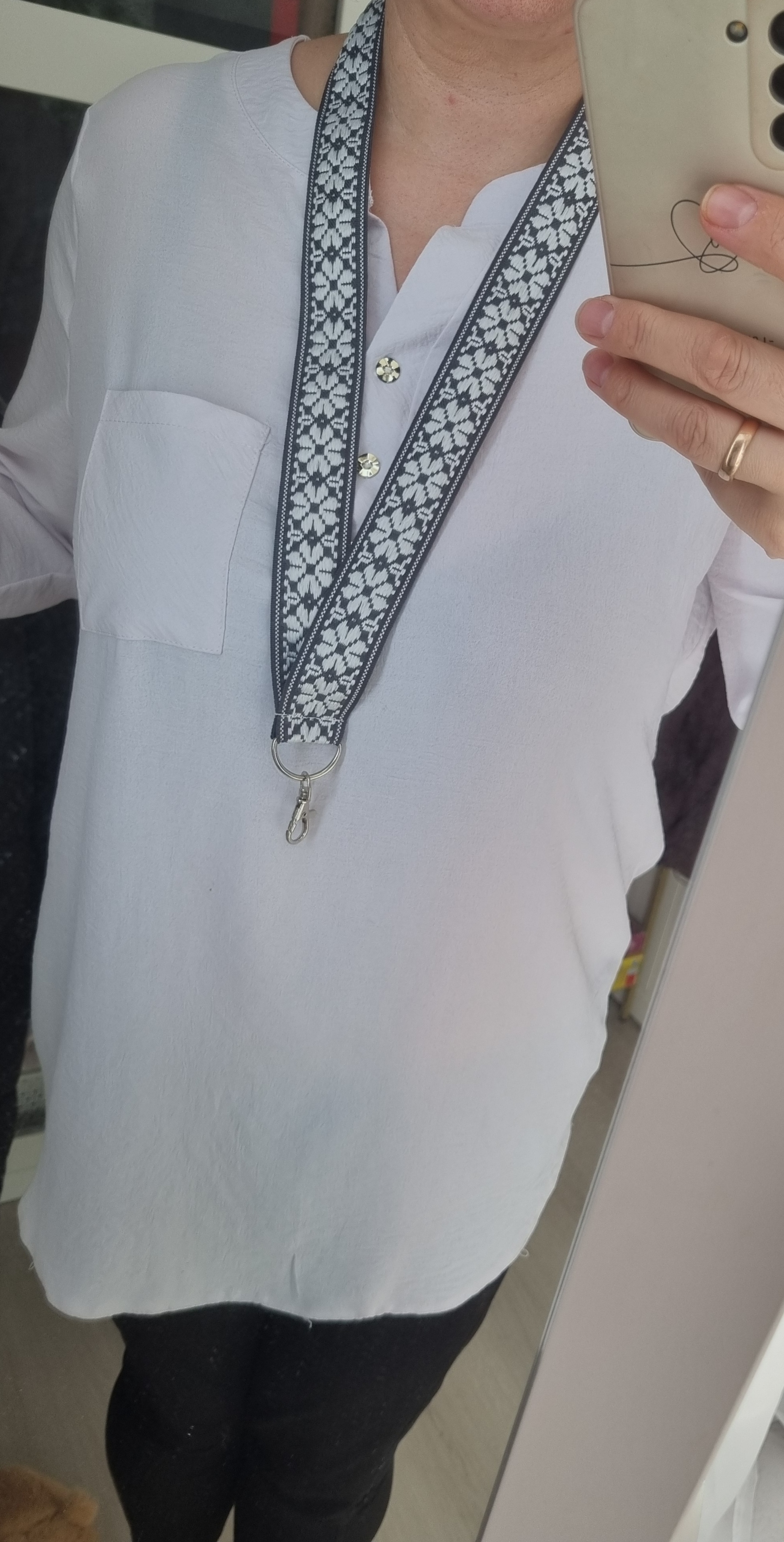 Juosta ant kaklo "Austinė Pilka Balta"