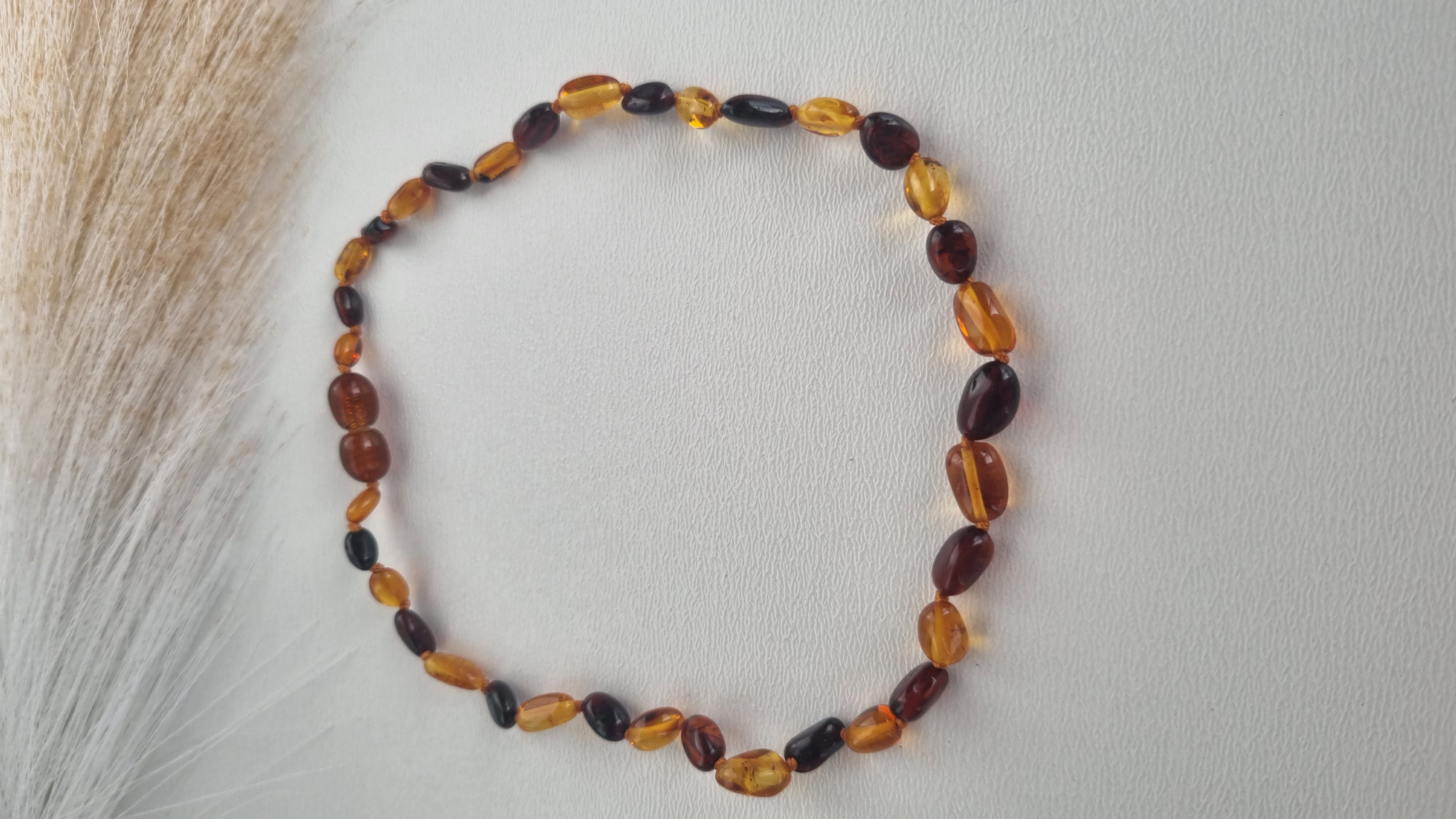 Ovalūs gintaro karoliai vaikams