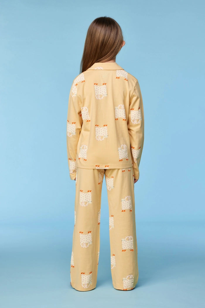 Woody pyjama kat geel 252-10-YPD-SZ/940