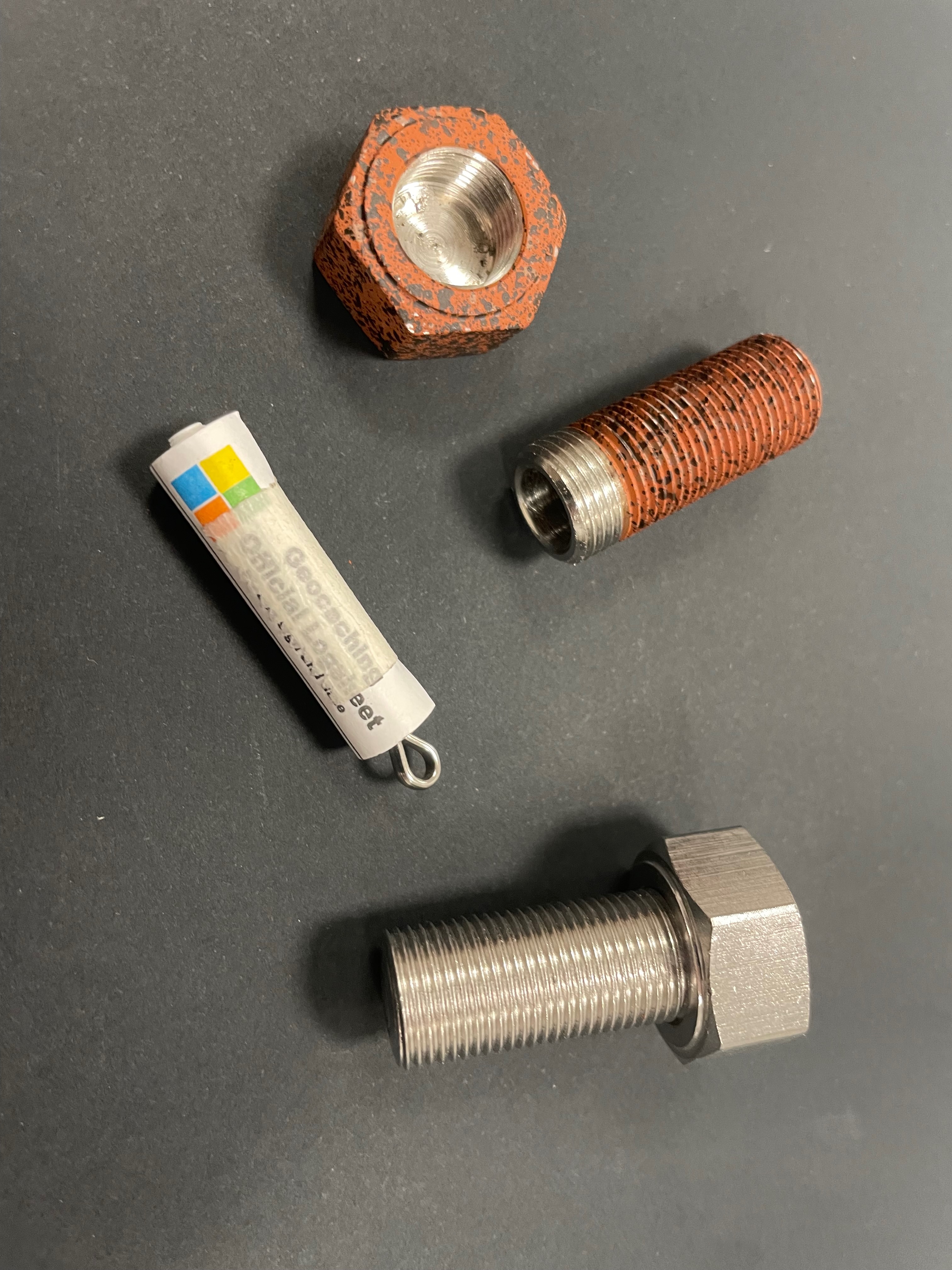Magnetische Fake Schraube