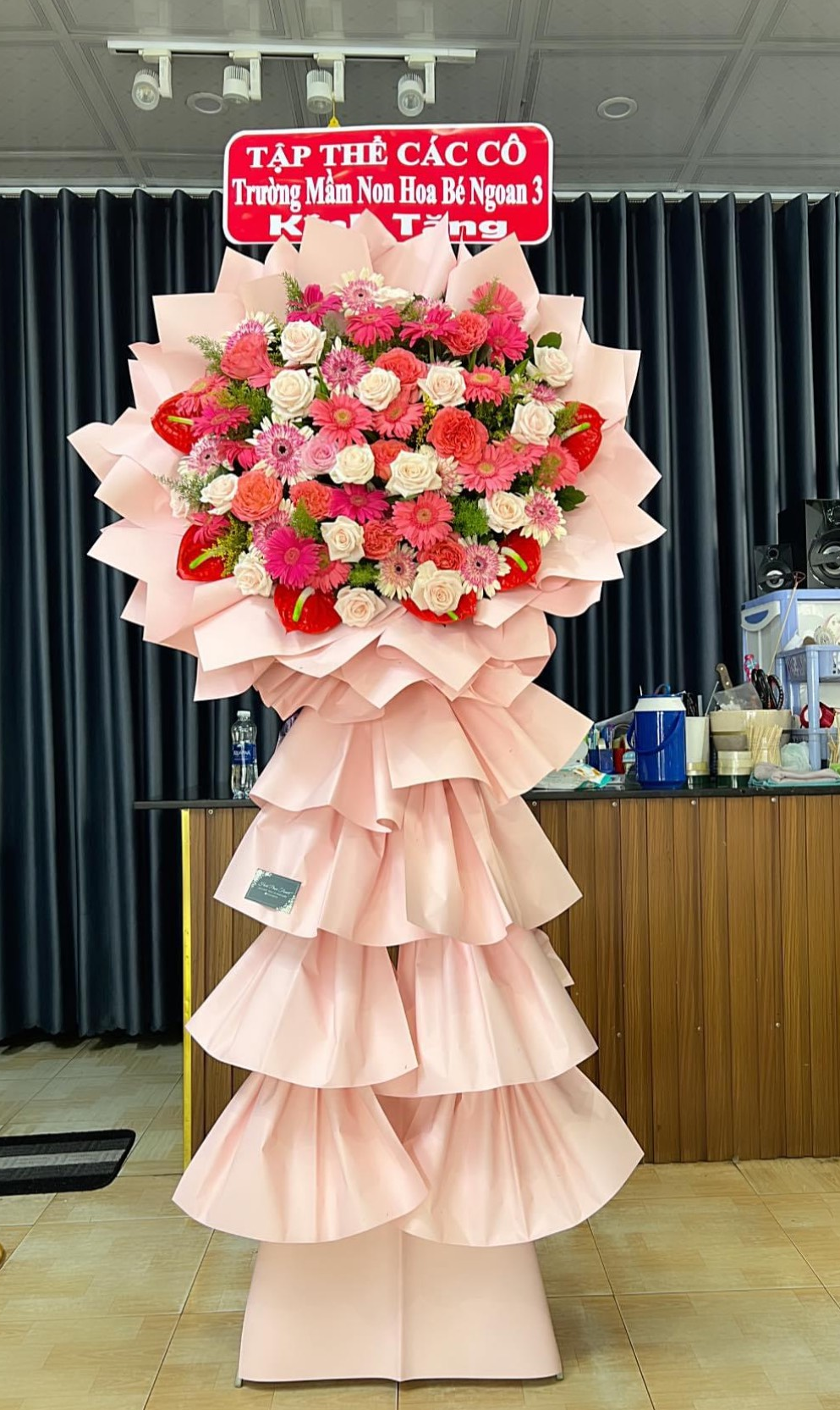 Kệ hoa khai trương A12