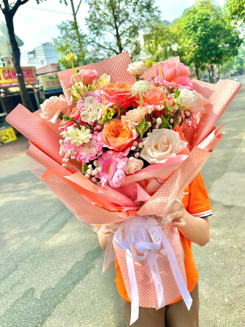 Bó hoa tươi màu hồng