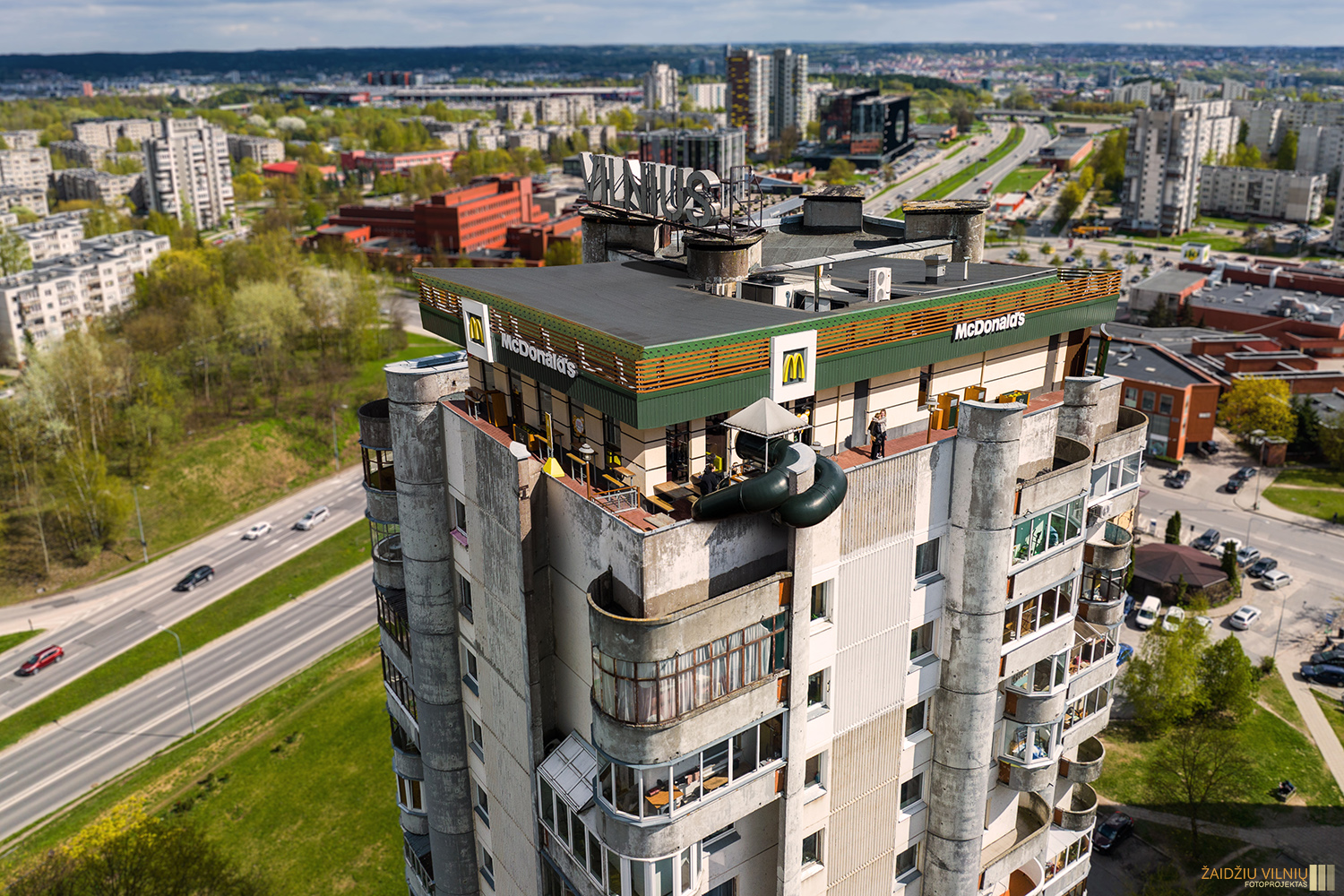 Mcdonaldas ant stogo Fabijoniškėse