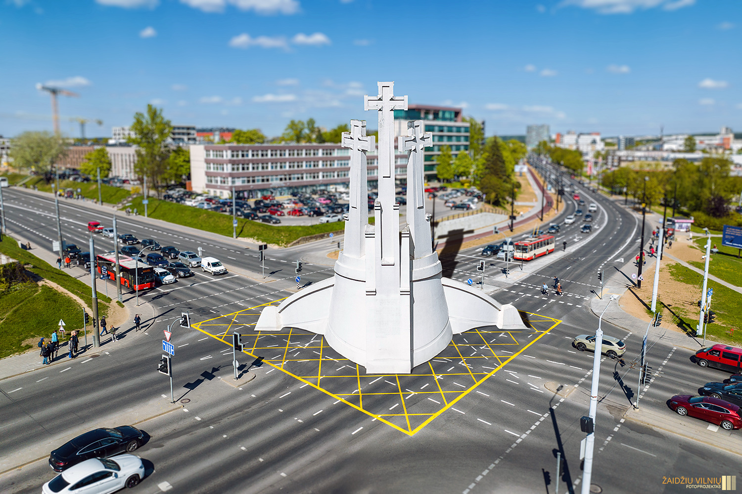 Trys kryžiai sankryžoje