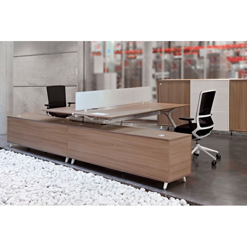 Bureau STRUKT Direction avec retour crédence