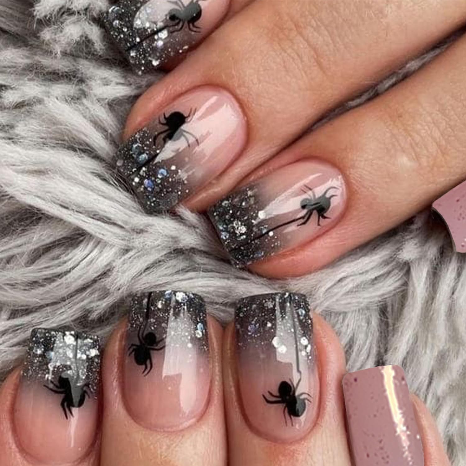 Halloween Press-On Nails – 24Pcs Short Square Spider Fake Nails with Glitter Designs