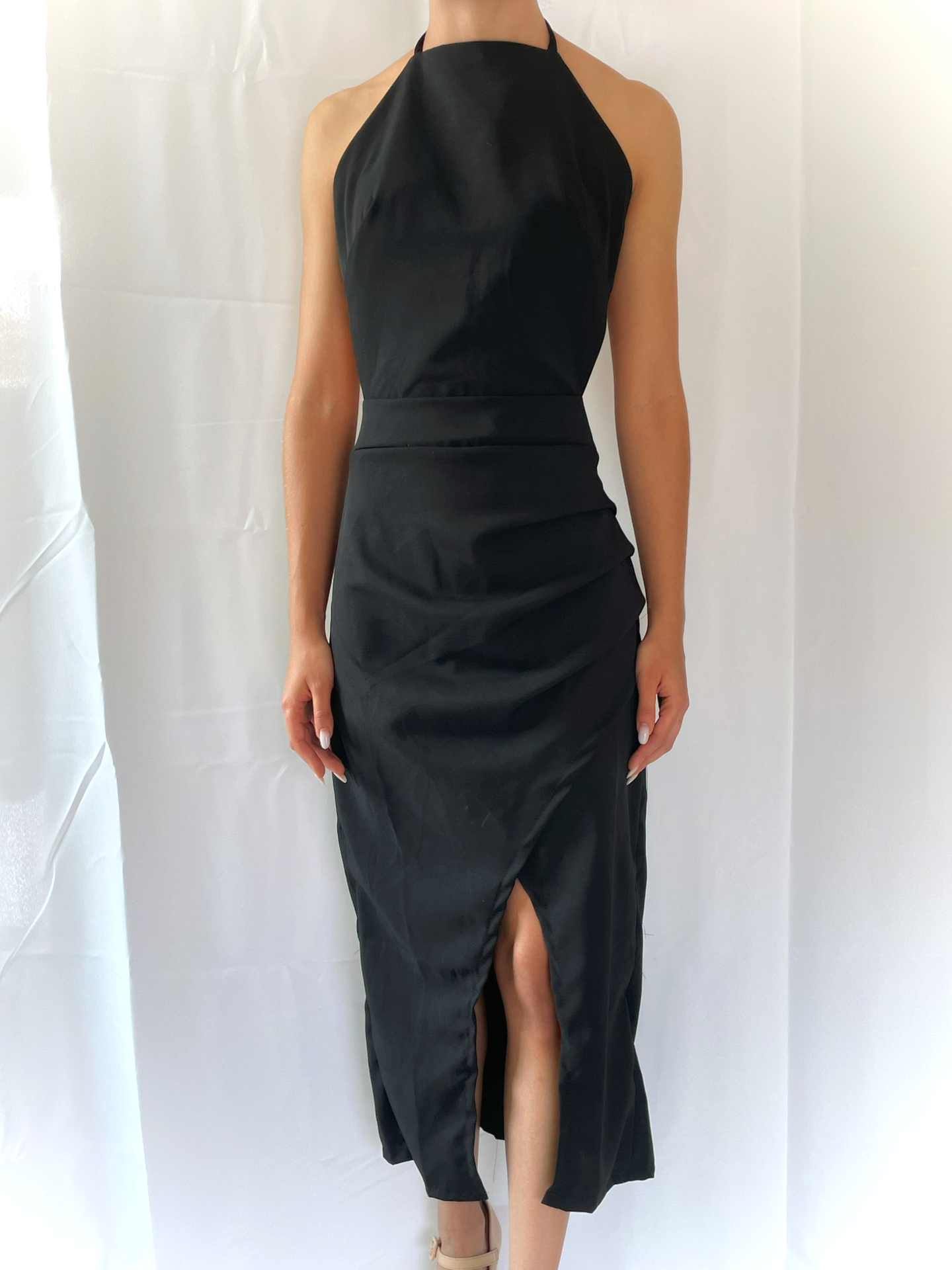 Vestido Midi com Alças e Fenda Frontal