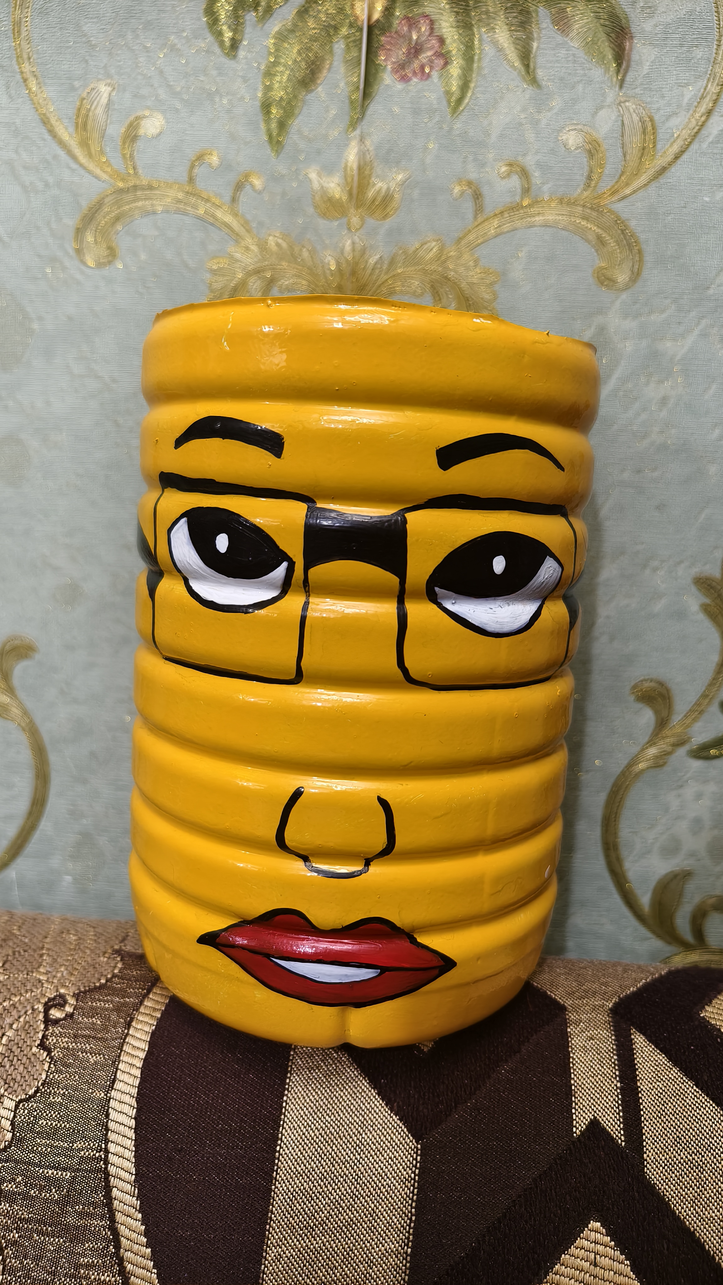 Chasmish Planter