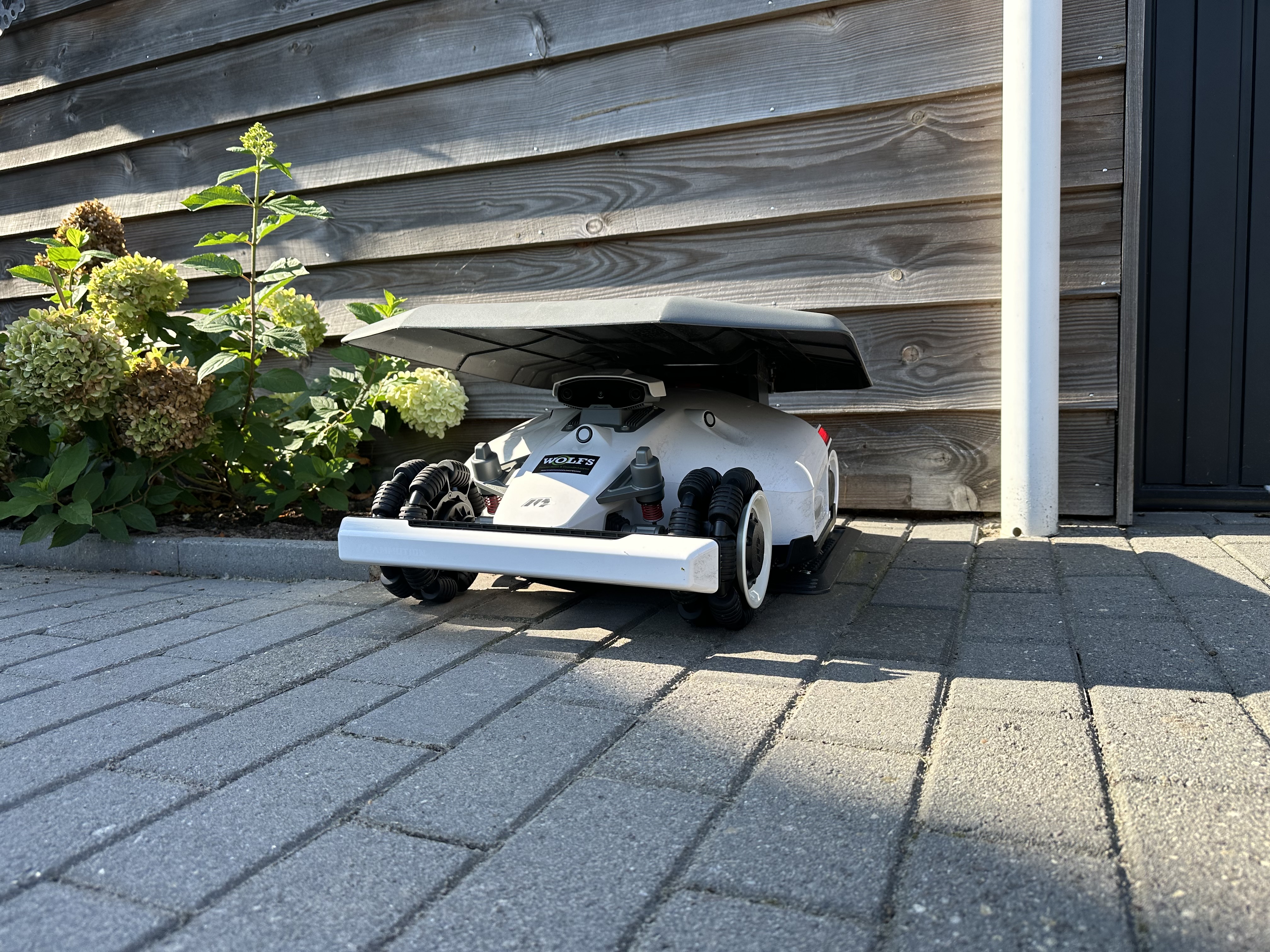 Mammotion Luba Garage (overkapping)