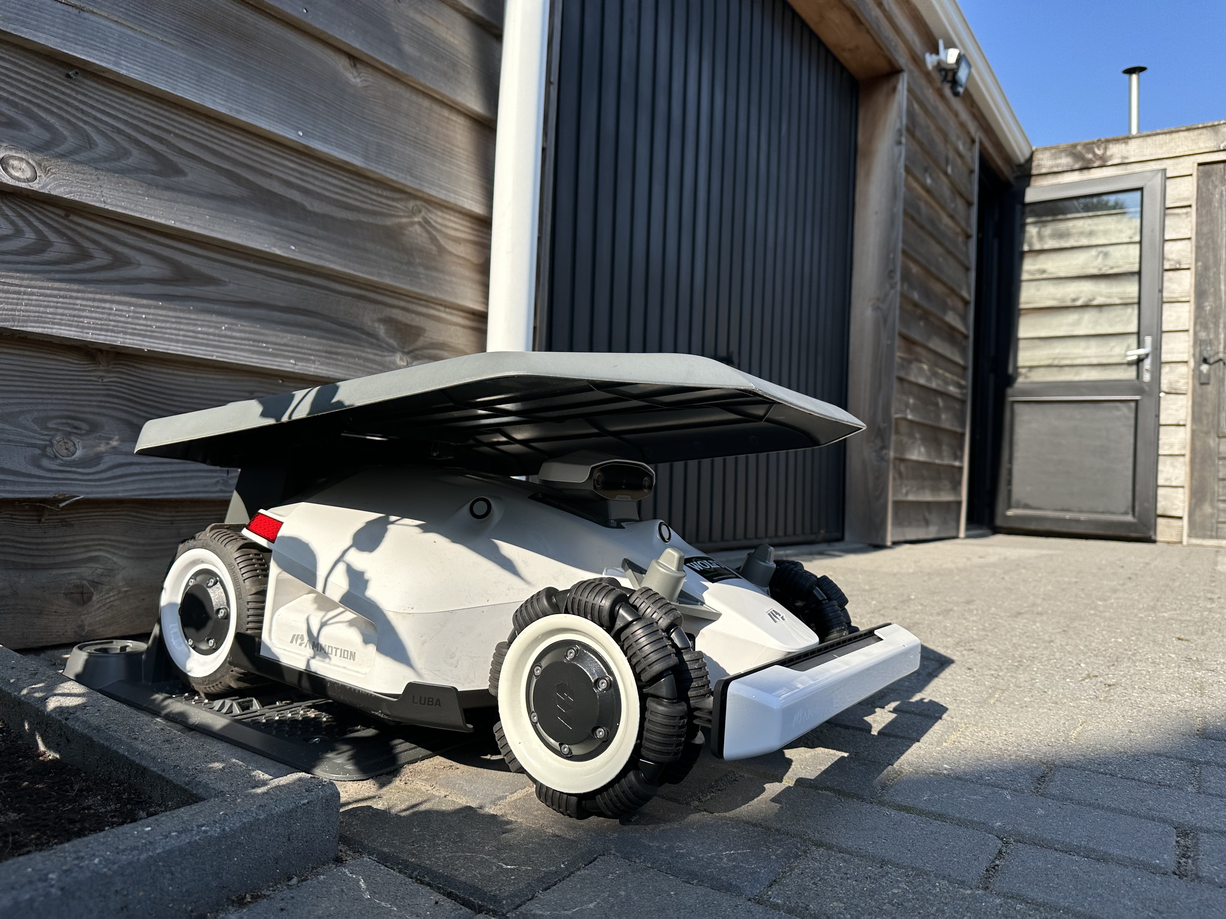 Mammotion Luba Garage (overkapping)