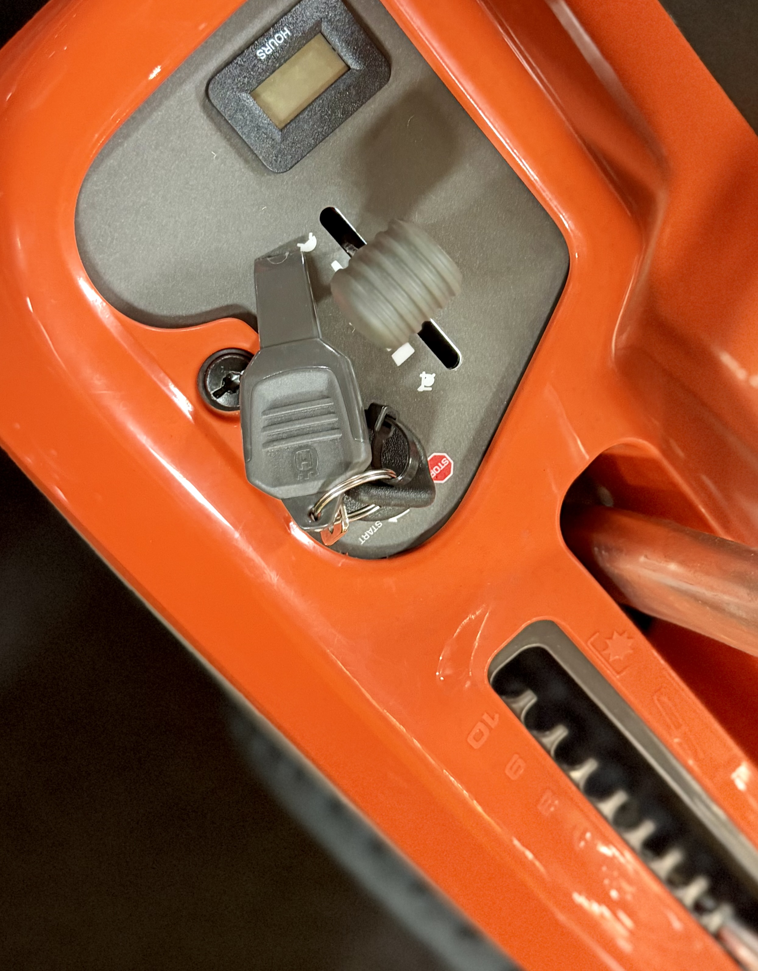 Husqvarna R214C Frontmaaier