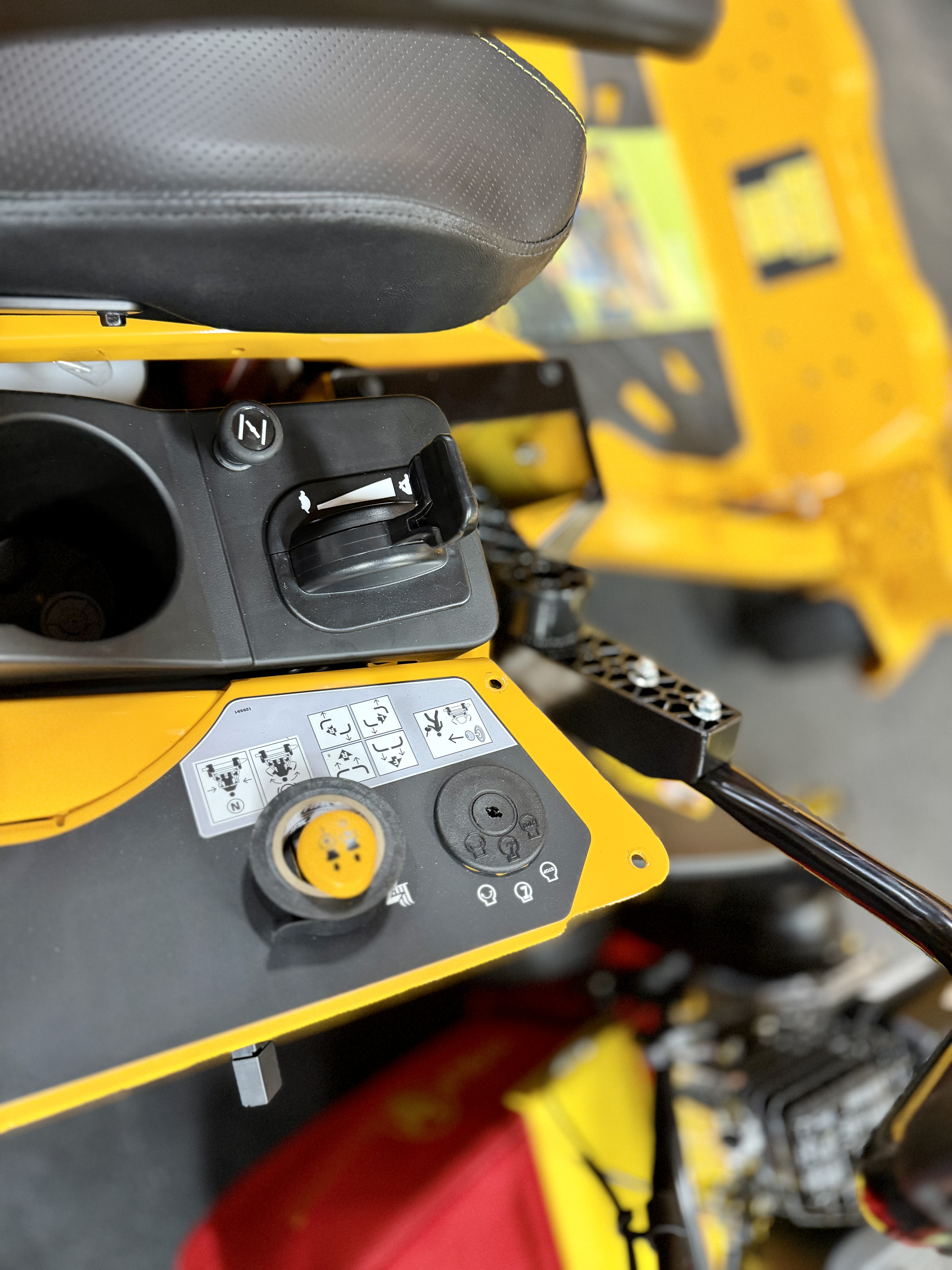 Cub Cadet XZ5 L127 ULTIMA zero-turn