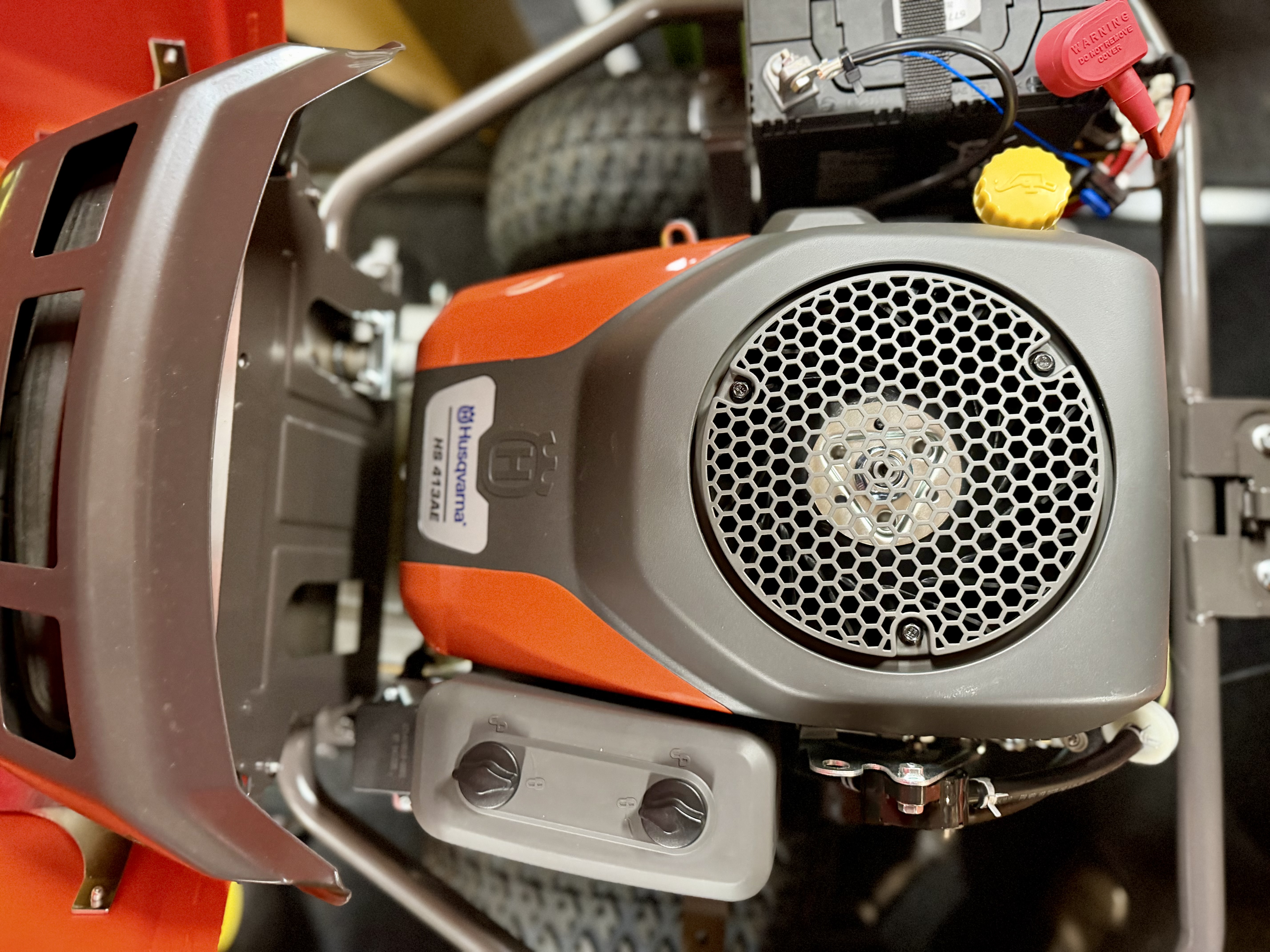 Husqvarna R214C Frontmaaier