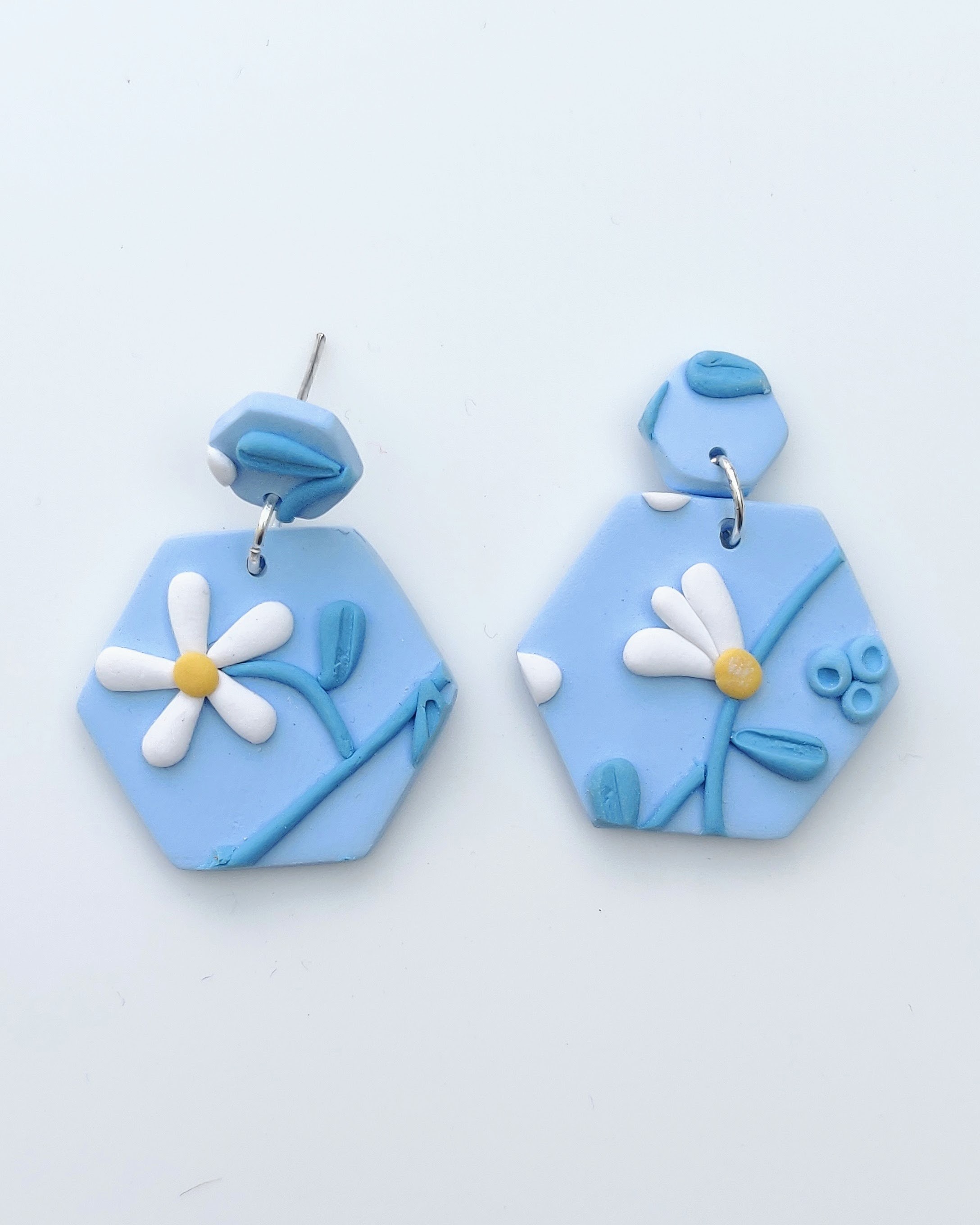 Daisy Blues - Hex Dangle