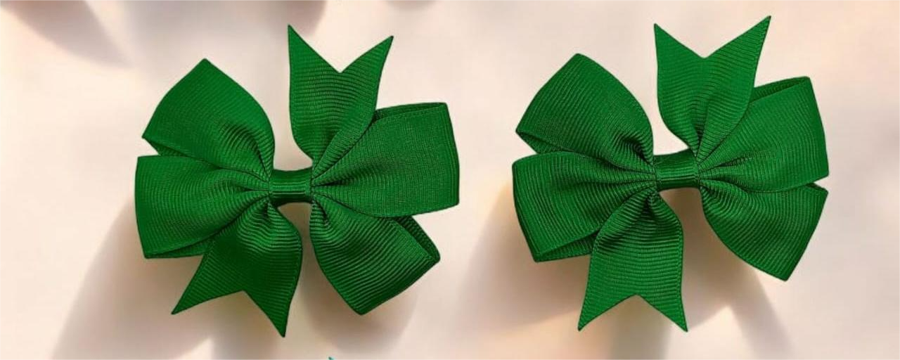 Lazos verdes para el cabello tipo pinza