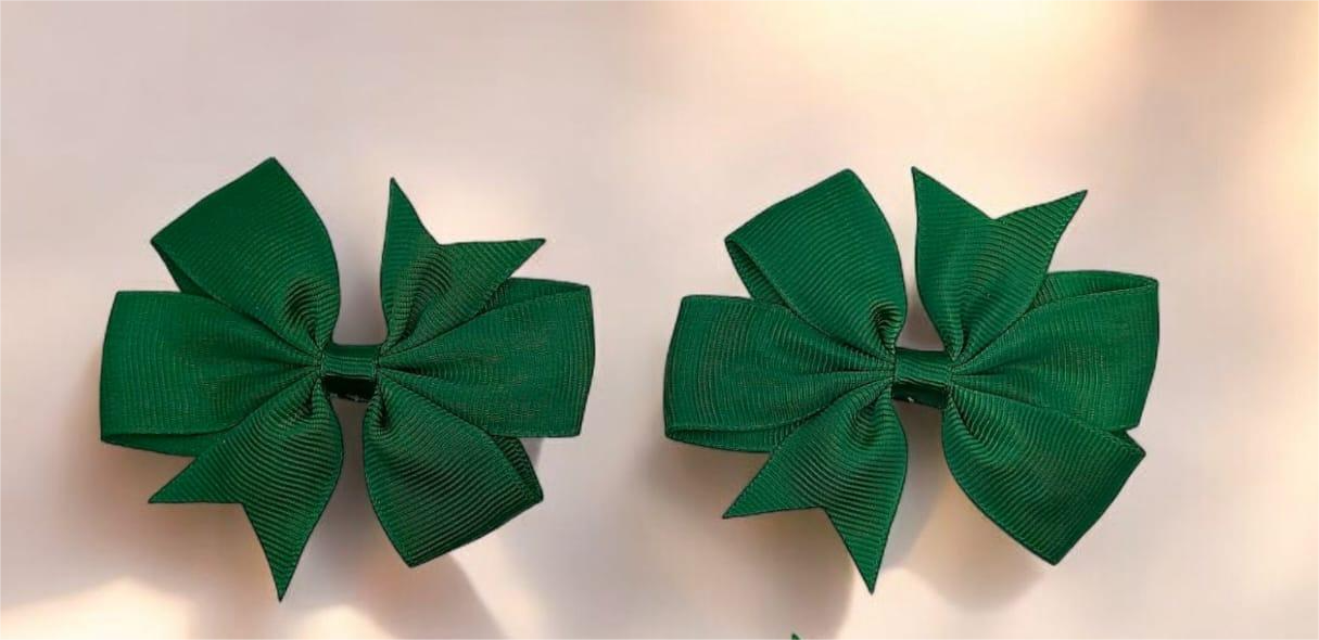 Lazos verdes para el cabello tipo pinza