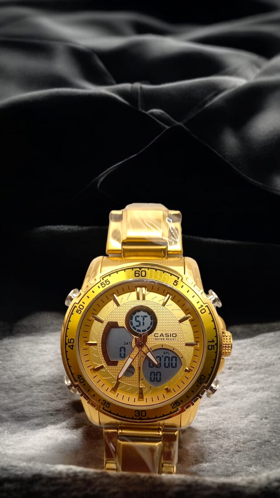Reloj dorado casio