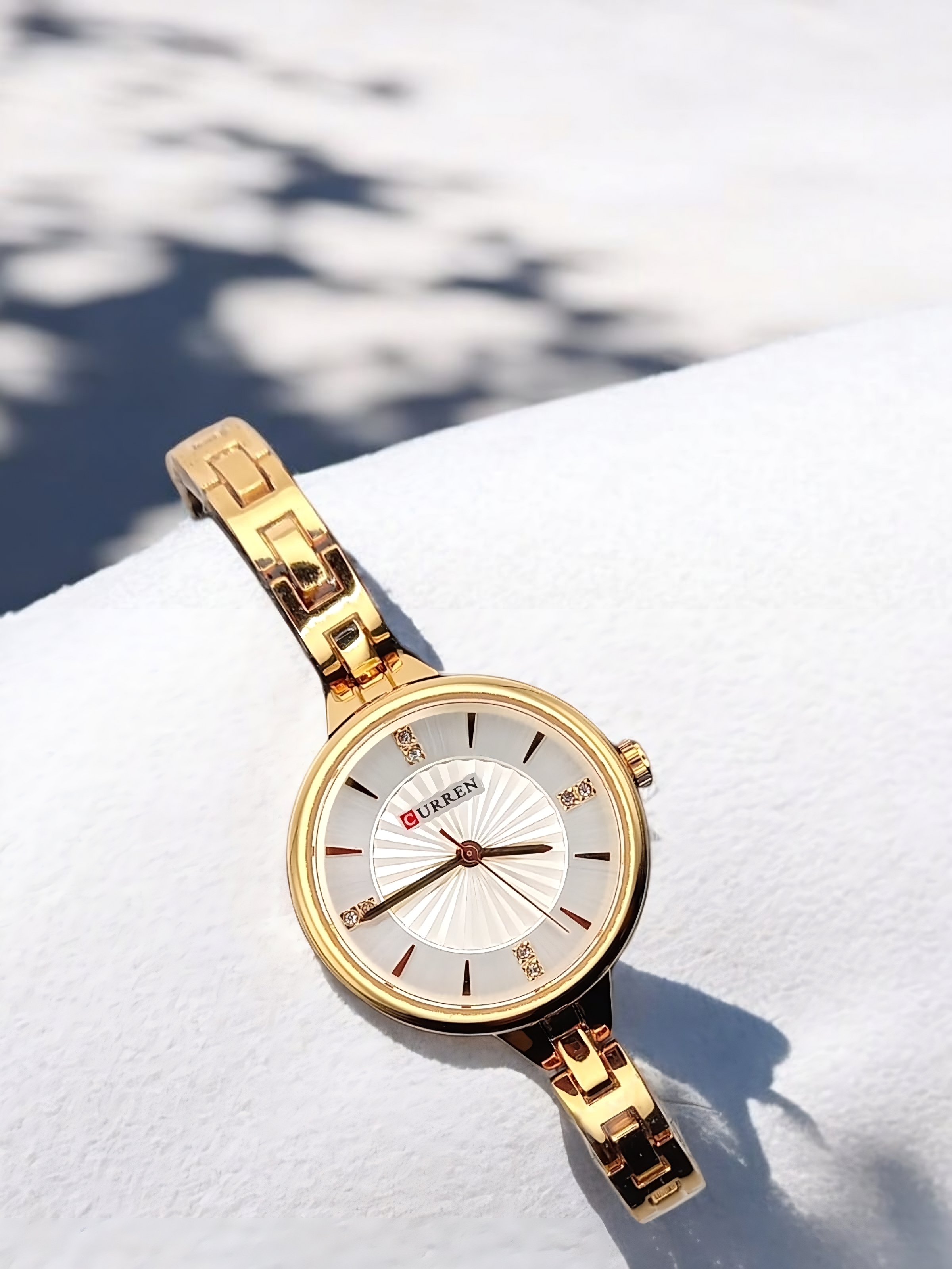 Reloj Curren  de pulsera dorado