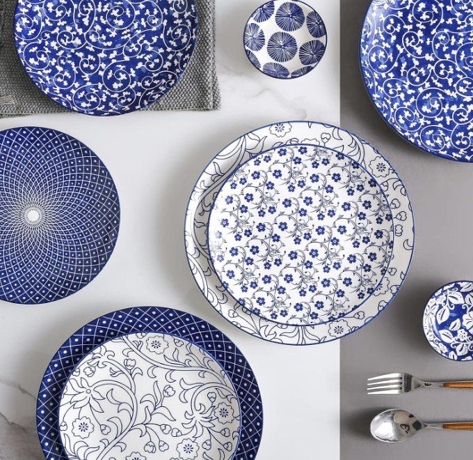 8 inch Porcelain Dinner Plates, Large Size Serving Plate for Salad, Pancakes, Steak, Set of 6, Vintage Blue