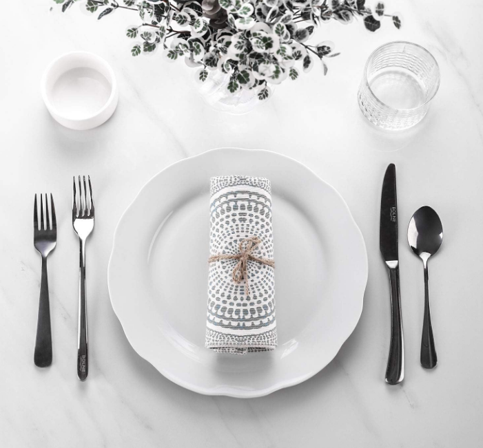 Ceramic Dinner Plates, 10.6 Inch Porcelain Scalloped Plates, Off-White Serving Dishes Set of 6 for Home Kitchen, Microwave & Dishwasher Safe, Dinnerware Dishes Gift for Christmas