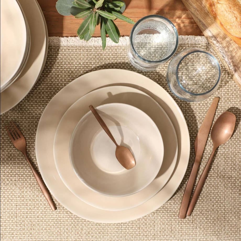 Santorini Mist Double Bowl Terracotta Reactive Glaze Plates and Bowls Dinnerware Set - Moonstone White, Service for Four (16pcs) Crema de Mármol Dawn