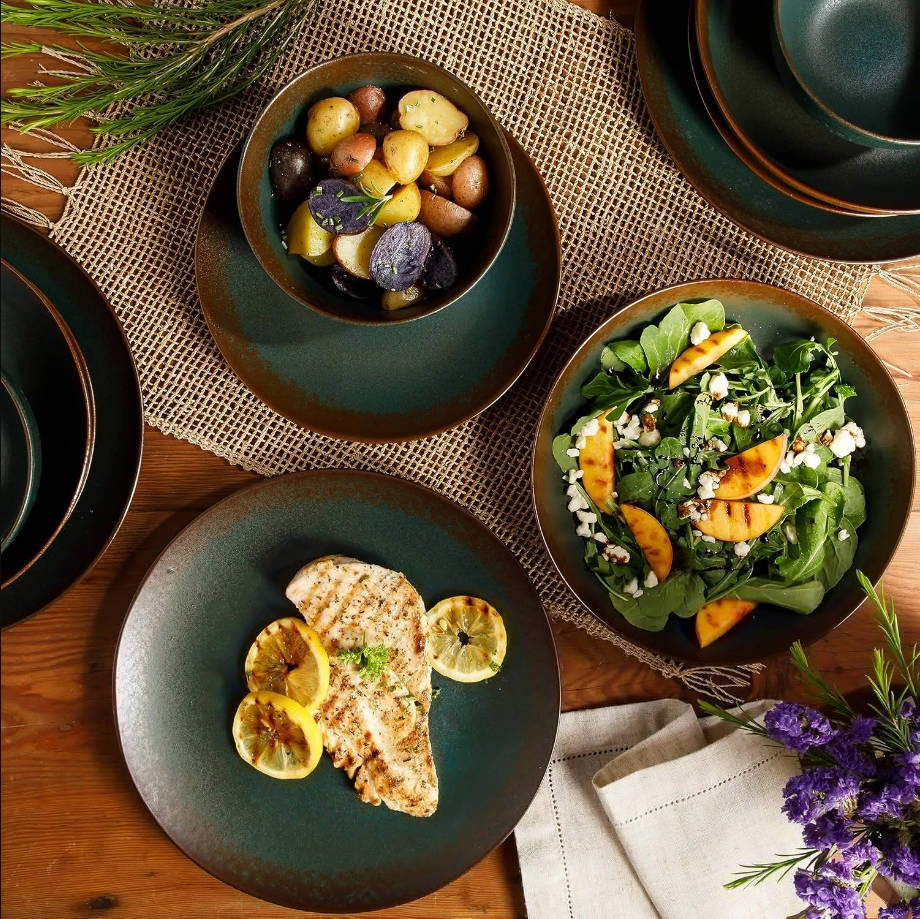 Santorini Mist Double Bowl Terracotta Reactive Glaze Plates and Bowls Dinnerware Set - Moonstone White, Service for Four (16pcs) 	Azul agave