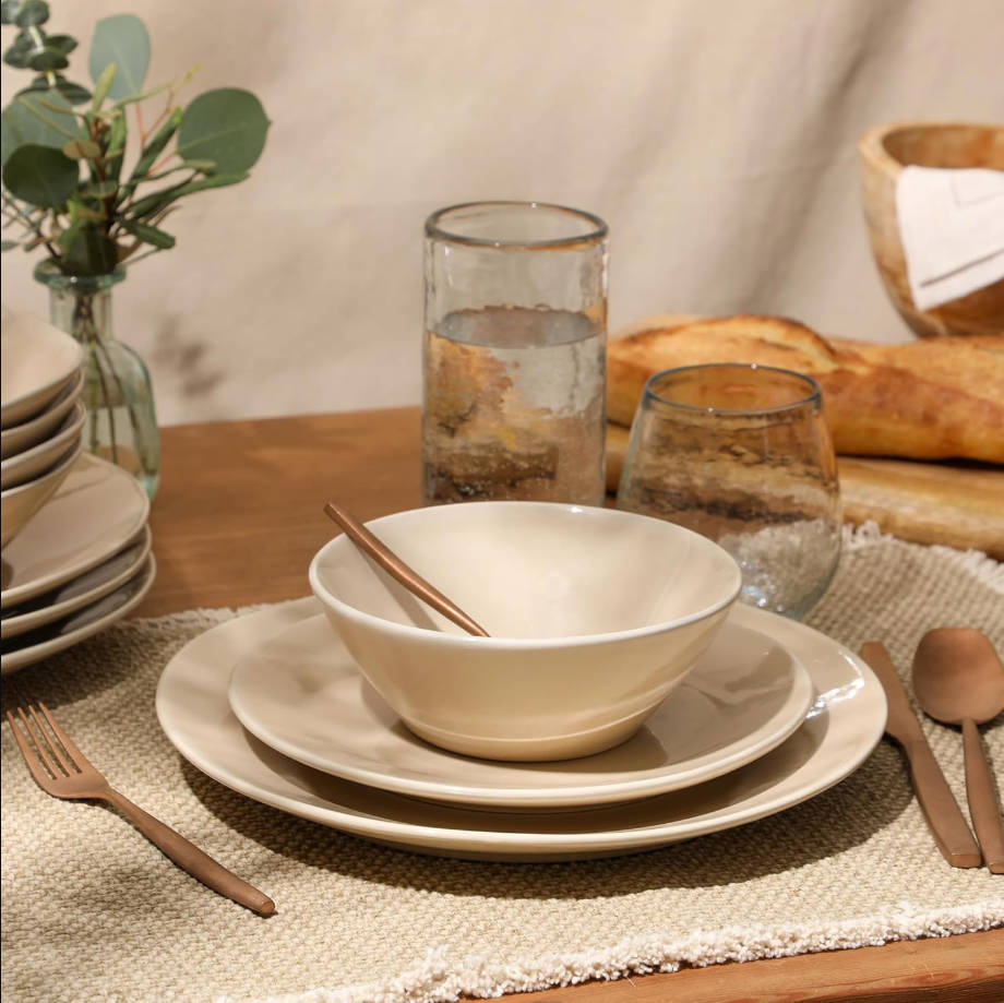 Santorini Mist Double Bowl Terracotta Reactive Glaze Plates and Bowls Dinnerware Set - Moonstone White, Service for Four (16pcs) Crema de Mármol Dawn