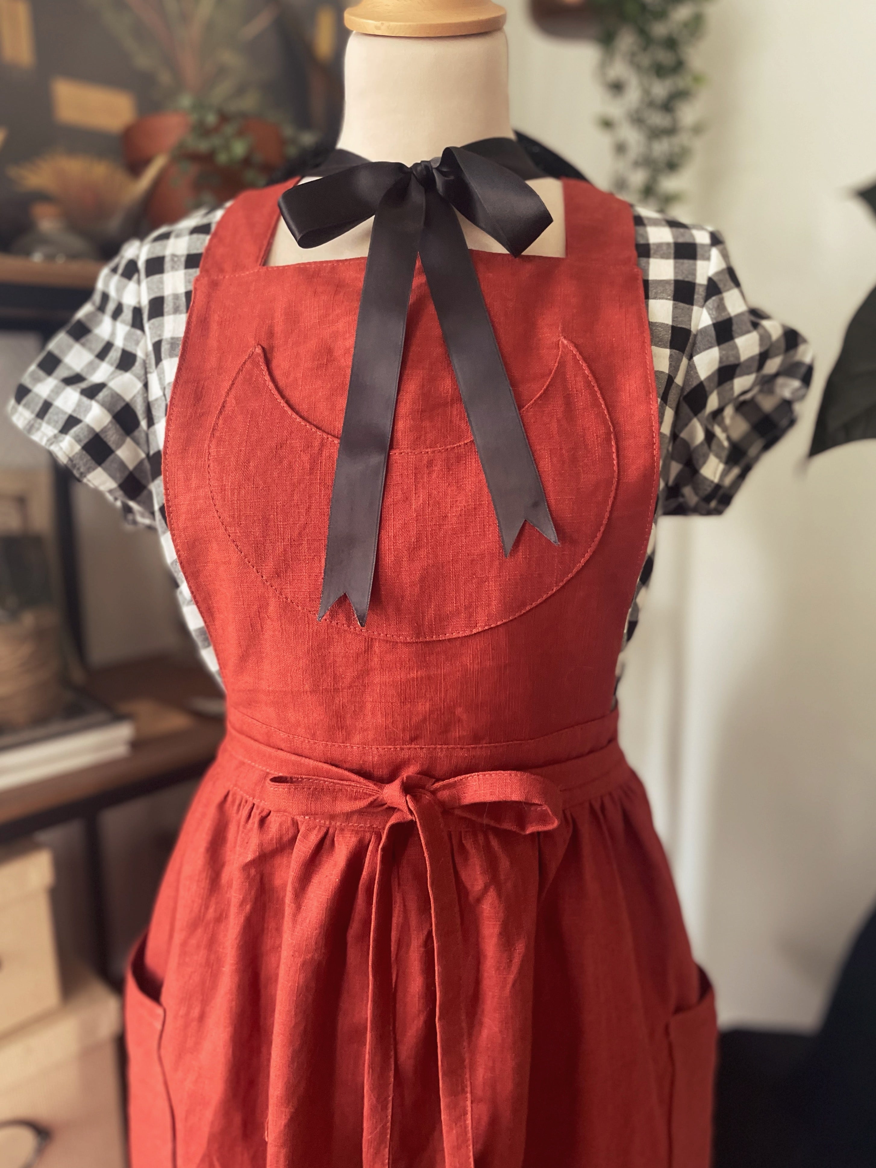 Tablier de Sorcière "Kitchen Witch" Lune & Chaudron