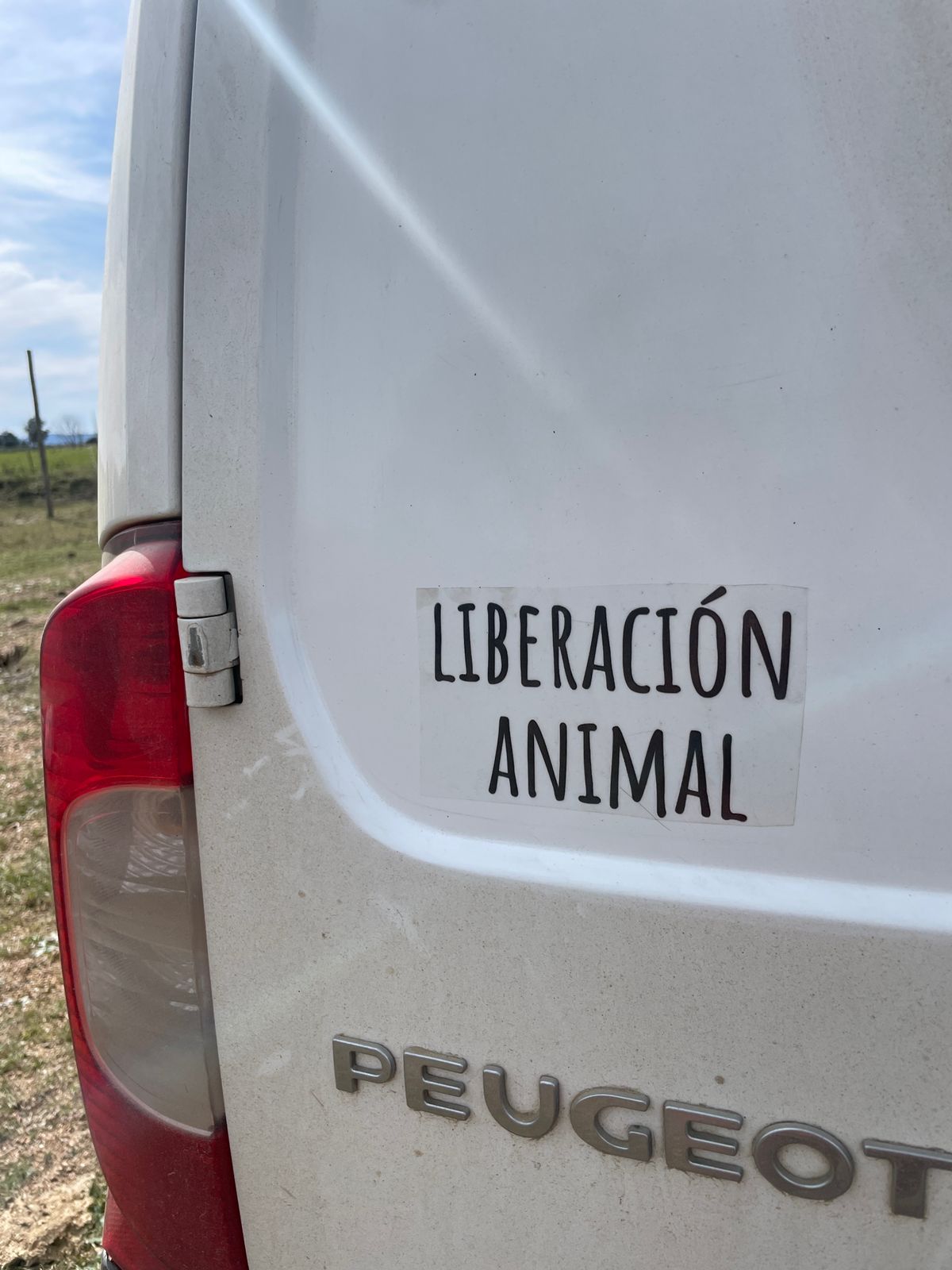 Sticker Liberación animal