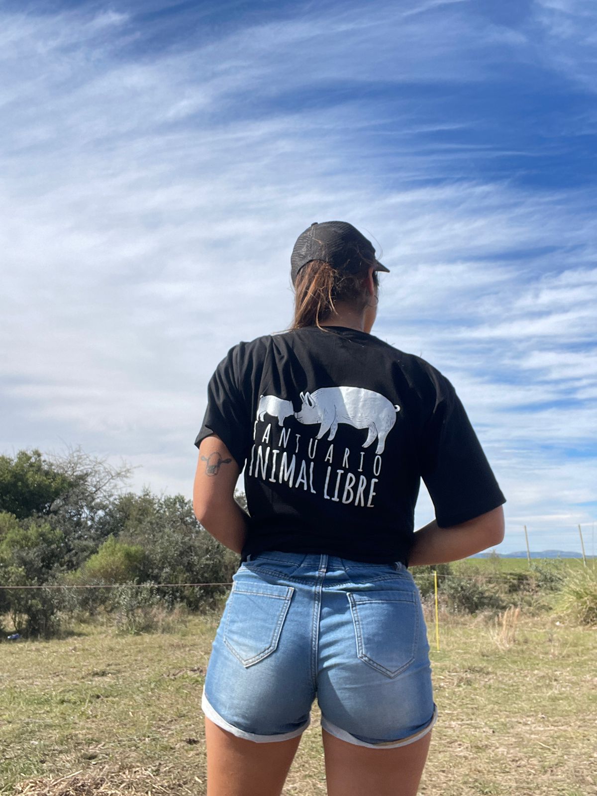 Remera Negra - Santuario