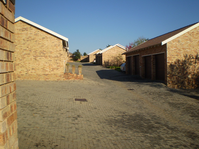 Interlocking pavers