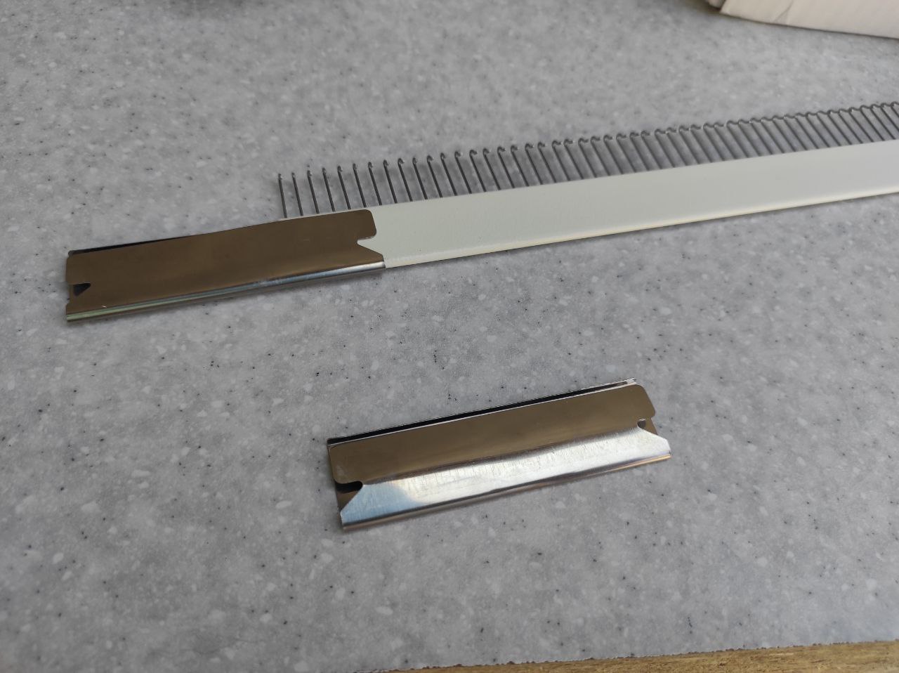 З'єднувач однофонтурної гребінки