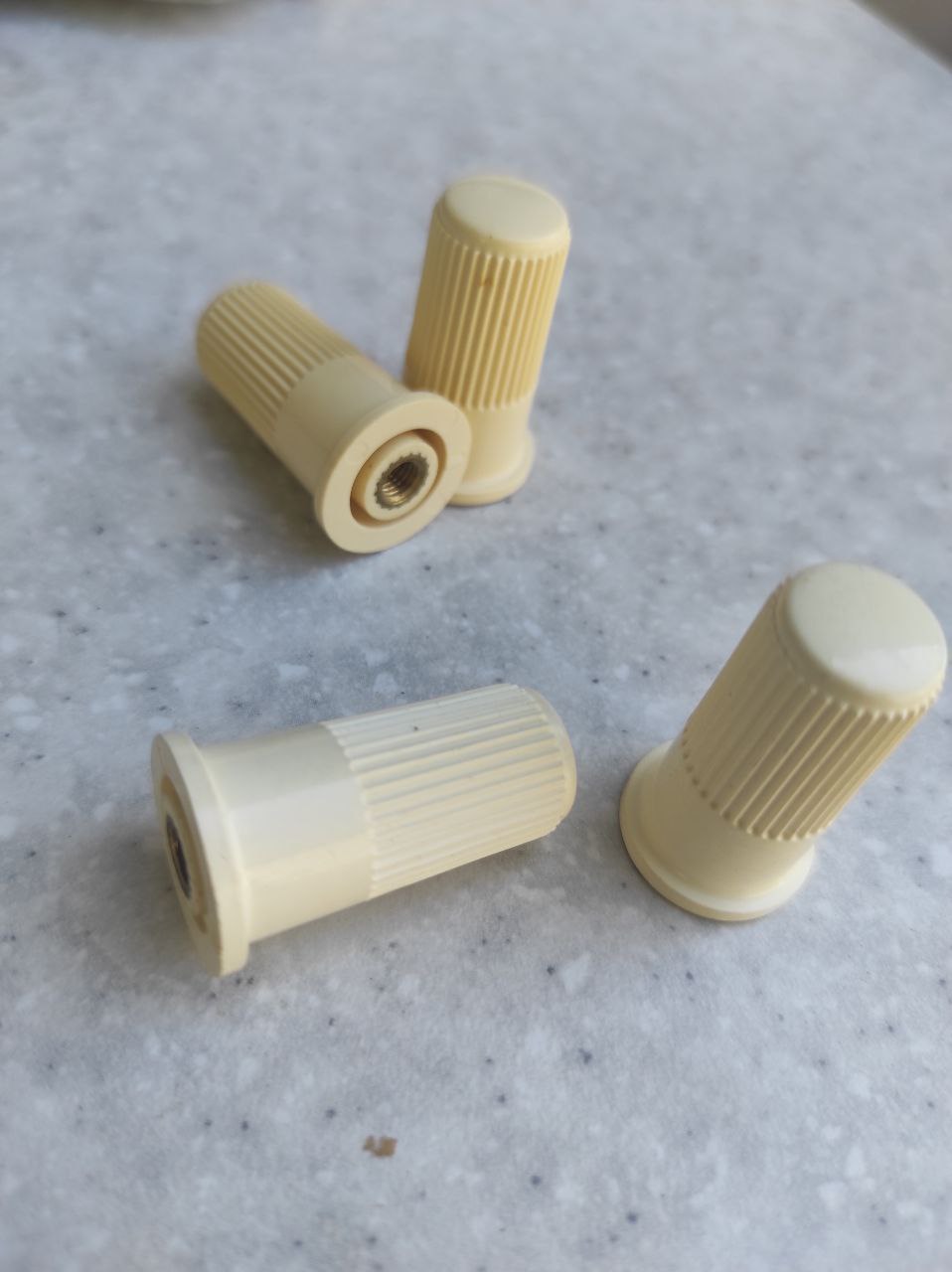 Гвинт з'єднання плеча до основної каретки для в'язальної машини Brother Ціна за шт