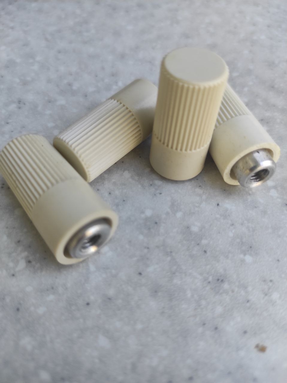 Гвинти кріплення плеча до каретки Silver Reed 5 класу.Ціна за шт