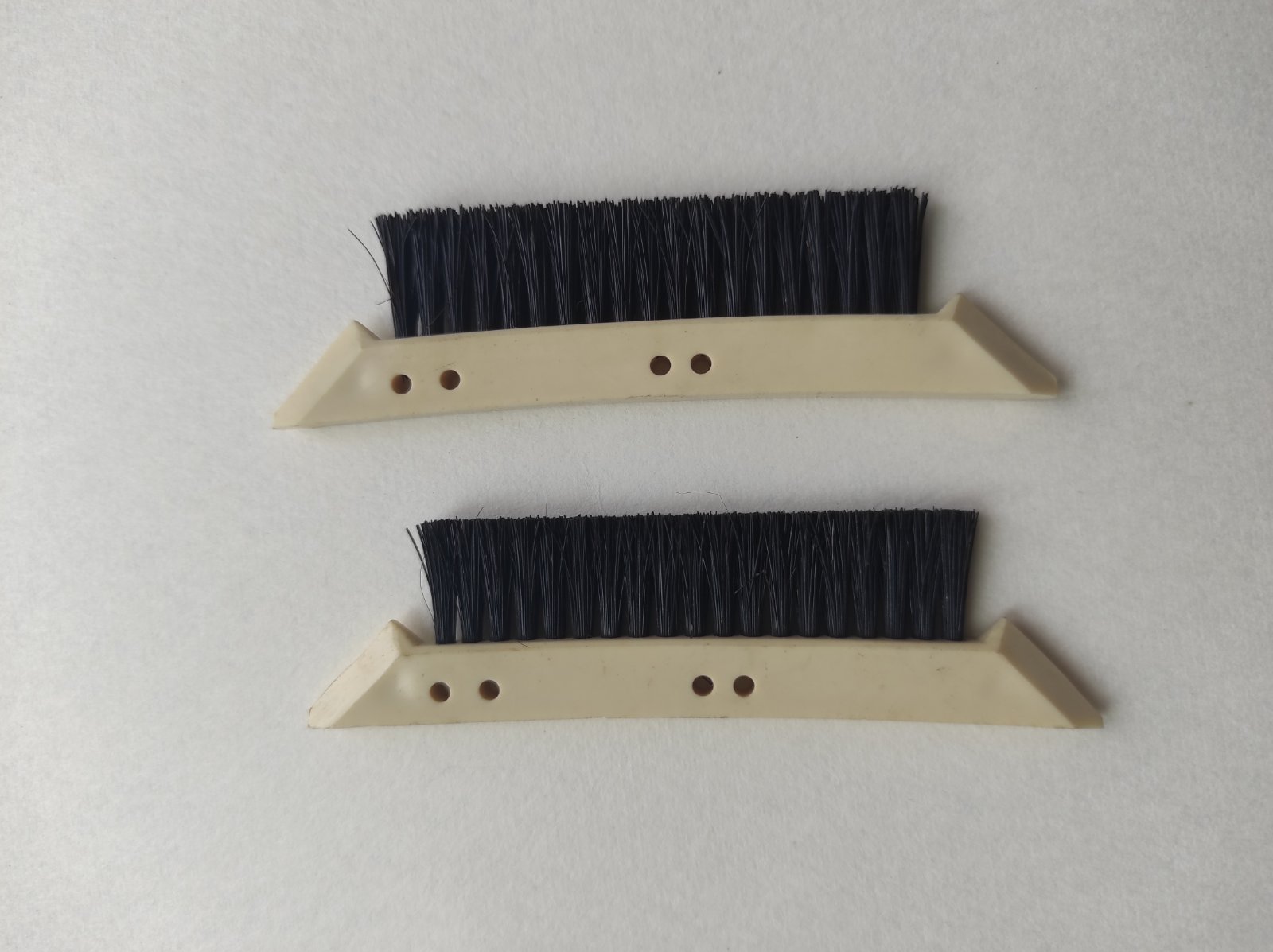 Щітка KR830 Brother для двухфонтурного плеча ціна вказана за пару