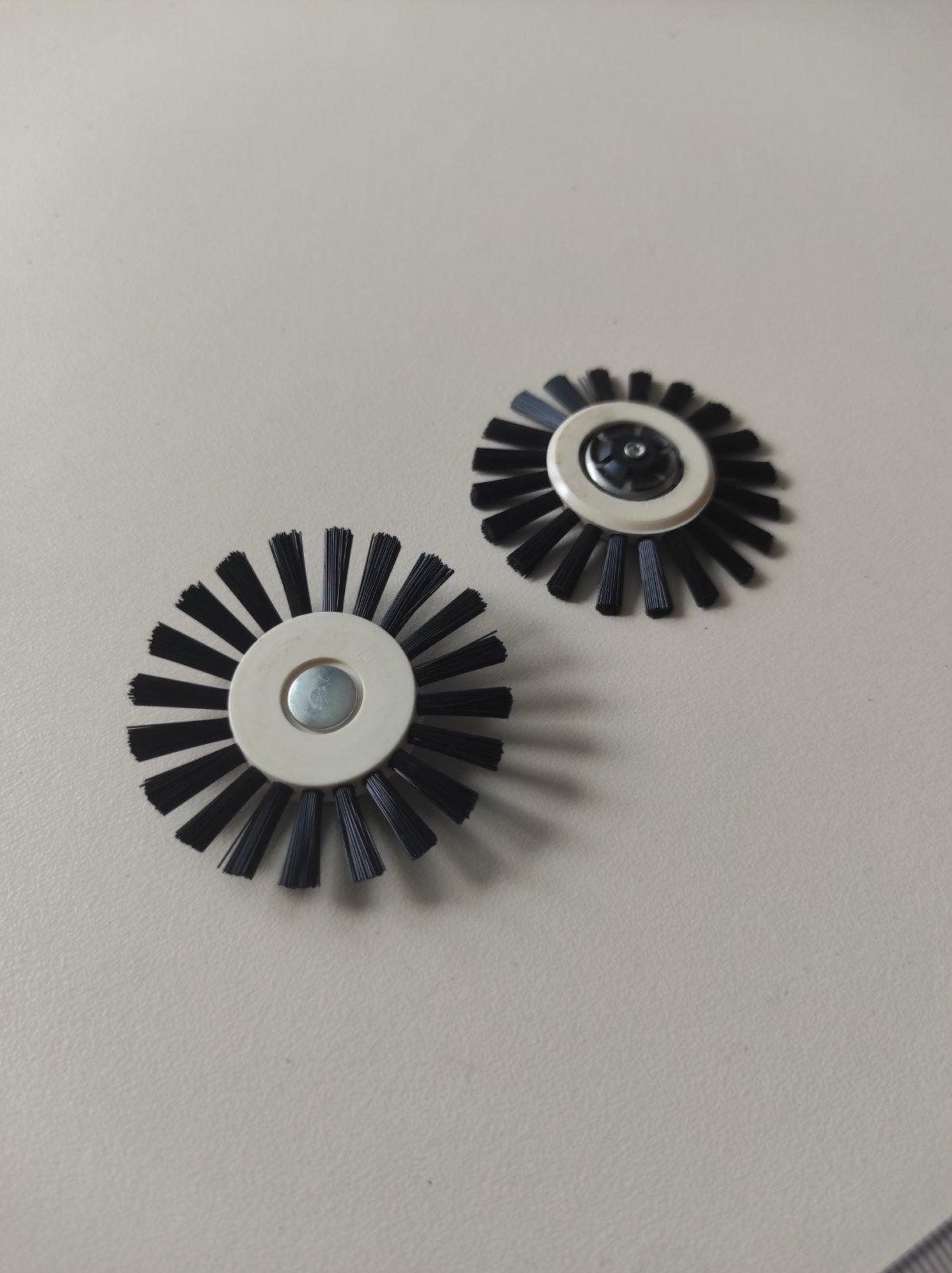 Коліщатко щітка 