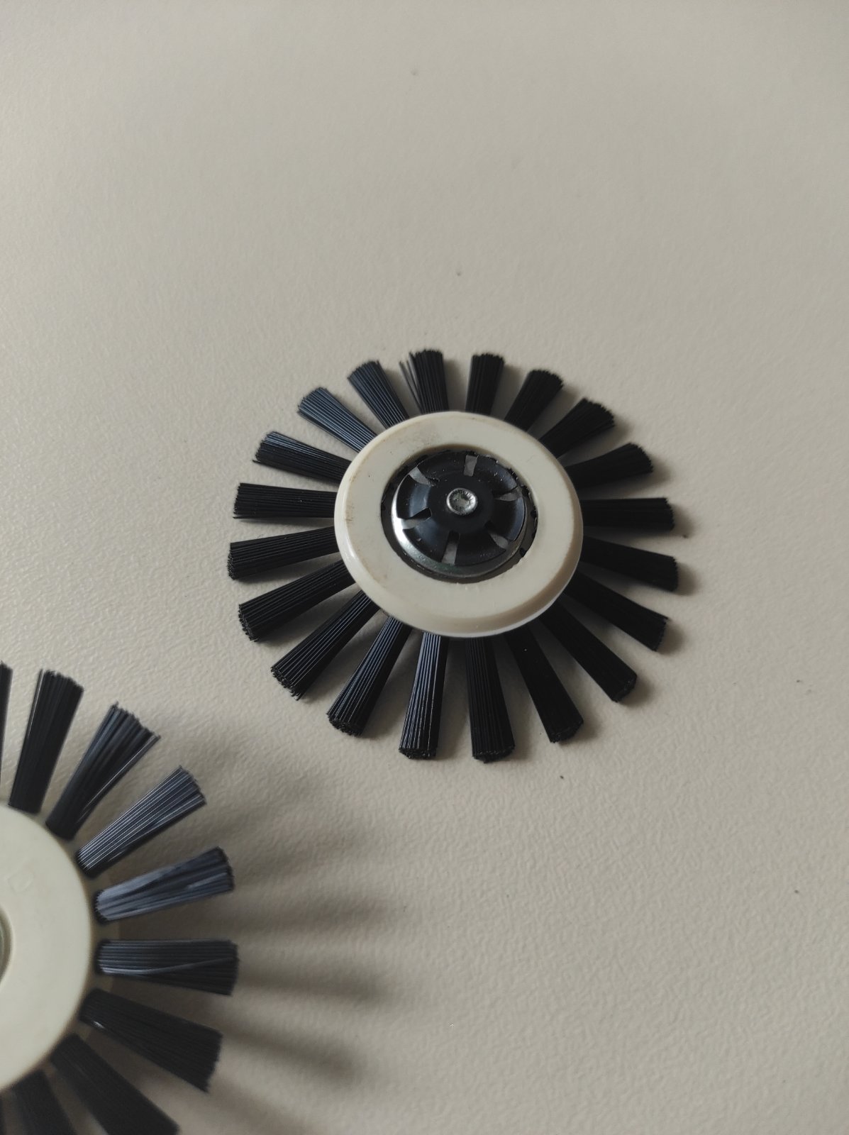 Коліщатко щітка 