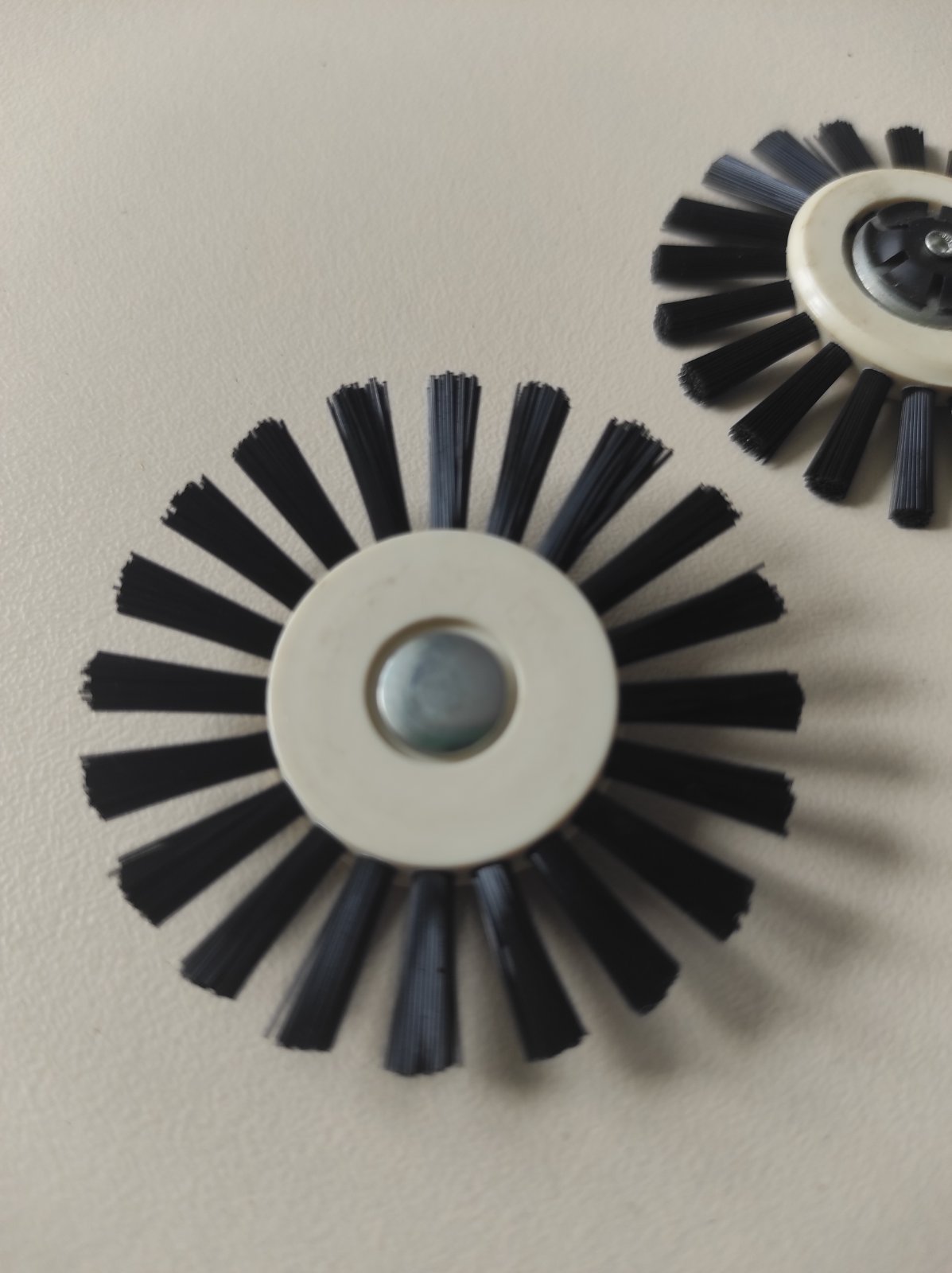 Коліщатко щітка 