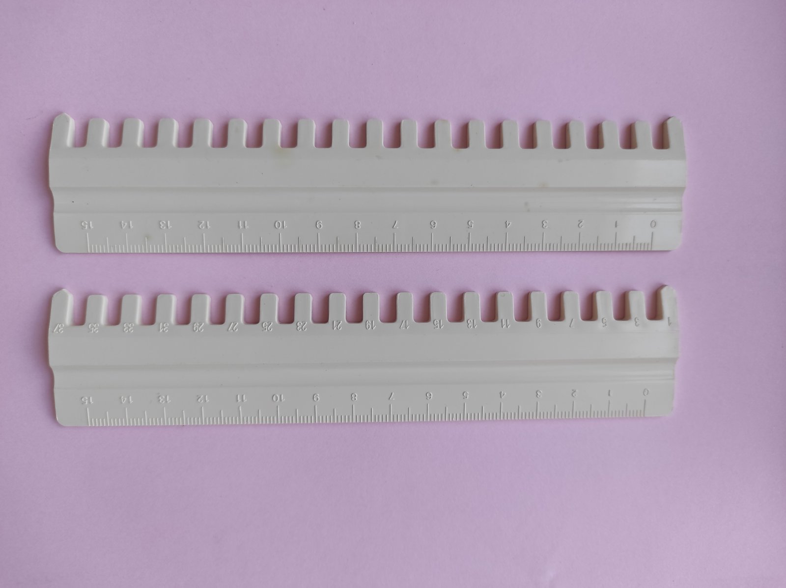 Розбірна Лінійка 1/1- інший край рівний , до усіх в'язальних машини 5кл відстань між голками 4, 5 мм