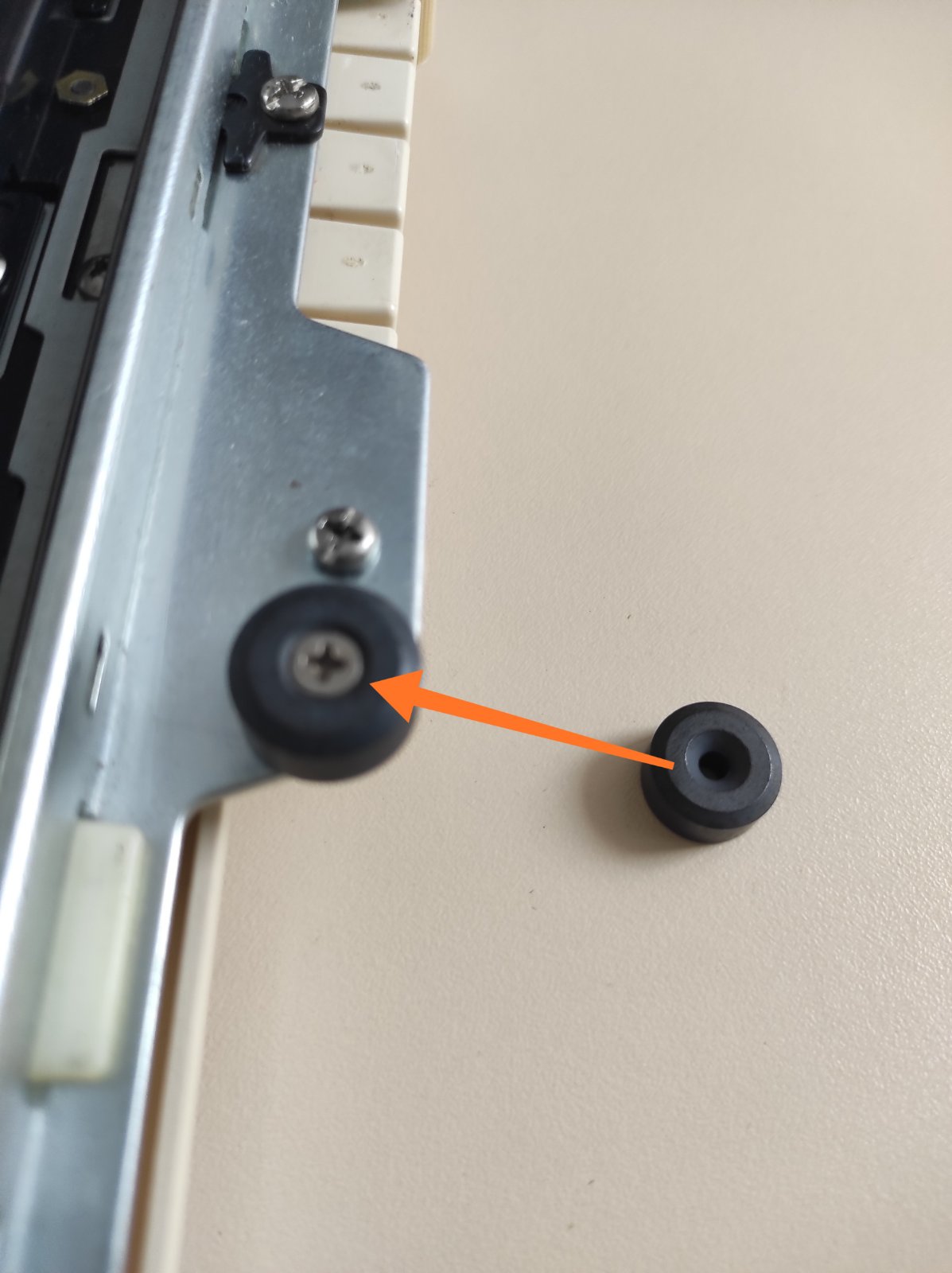 Магніт круглий до основної каретки Brother KH Ціна вказана за одну штуку