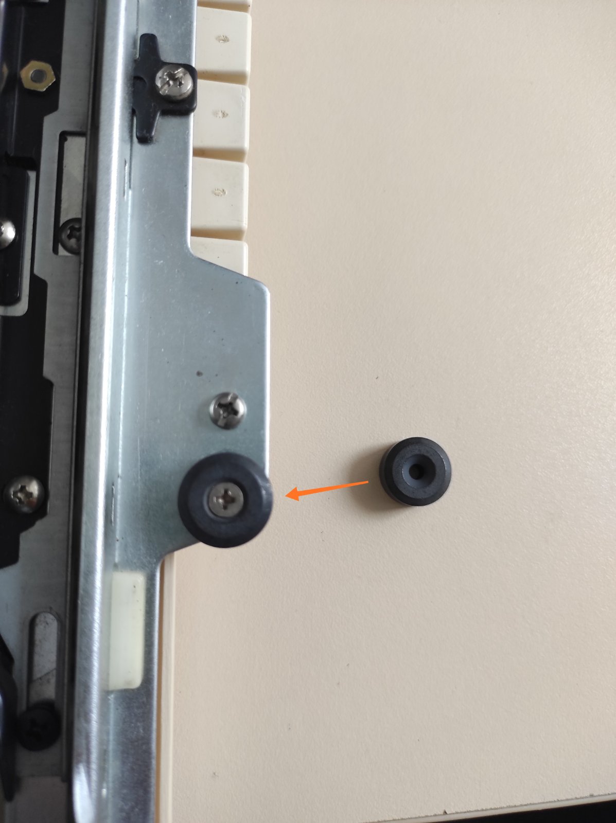 Магніт круглий до основної каретки Brother KH Ціна вказана за одну штуку