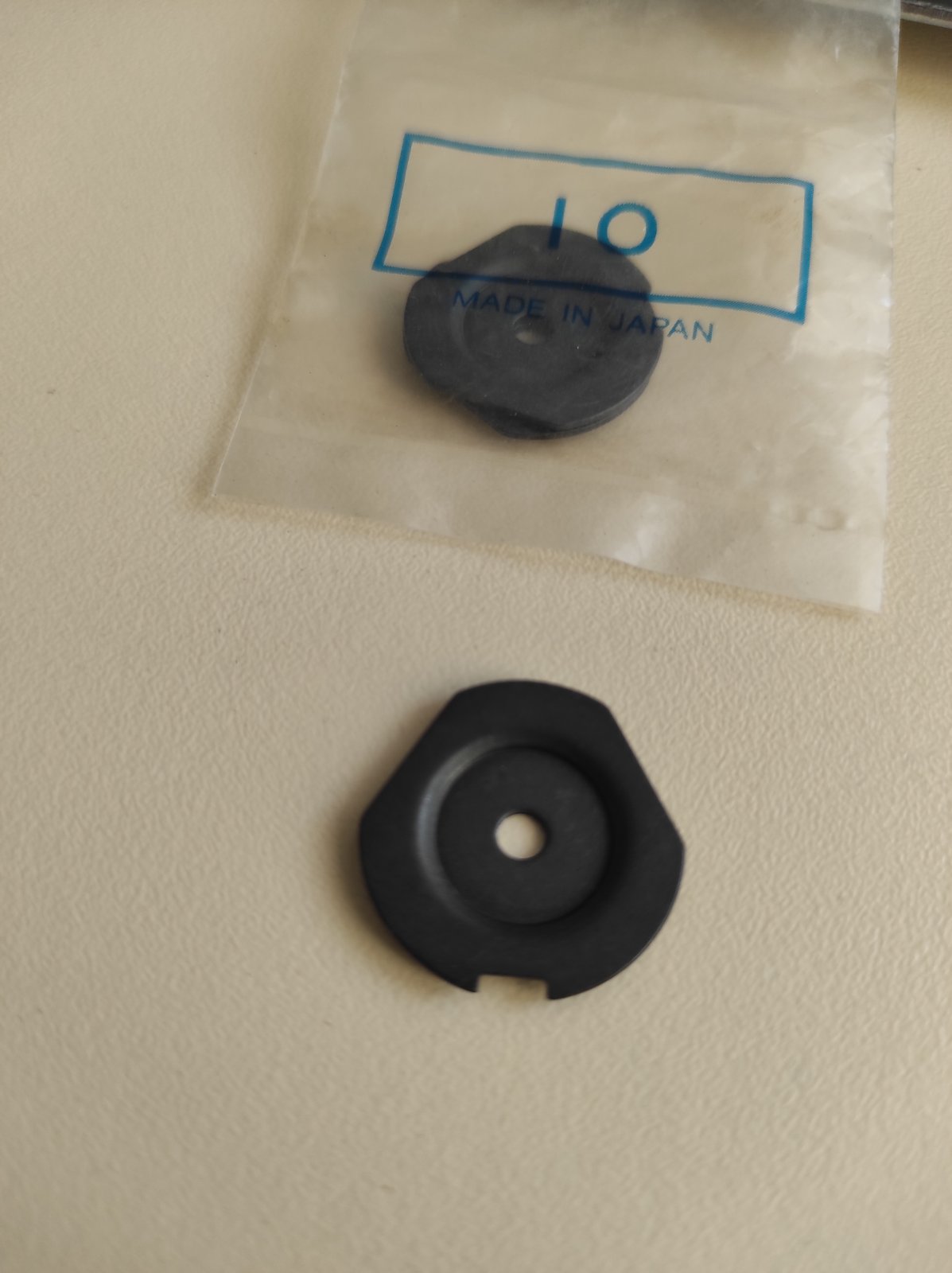 Кріплення кришки циферблата Brother KH основної каретки.Ціна за шт