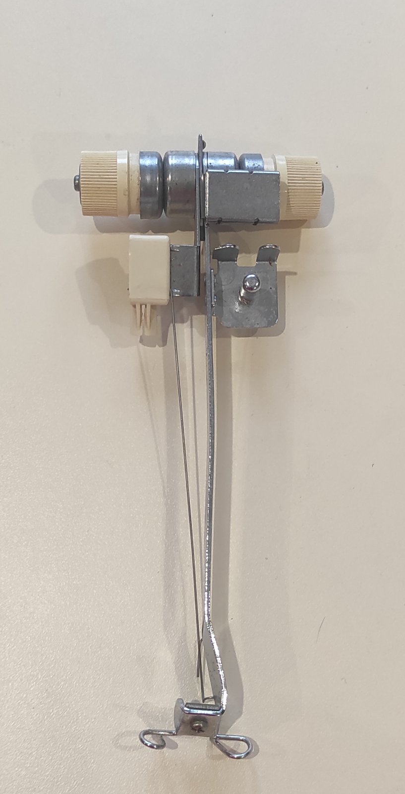 Голова стійки нитковода Brother