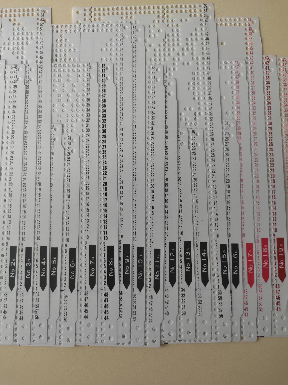 Набір стандартних перфокарт до в'язальної машини  Brother 3 та 5 клас. В набір входить 20 перфокарт