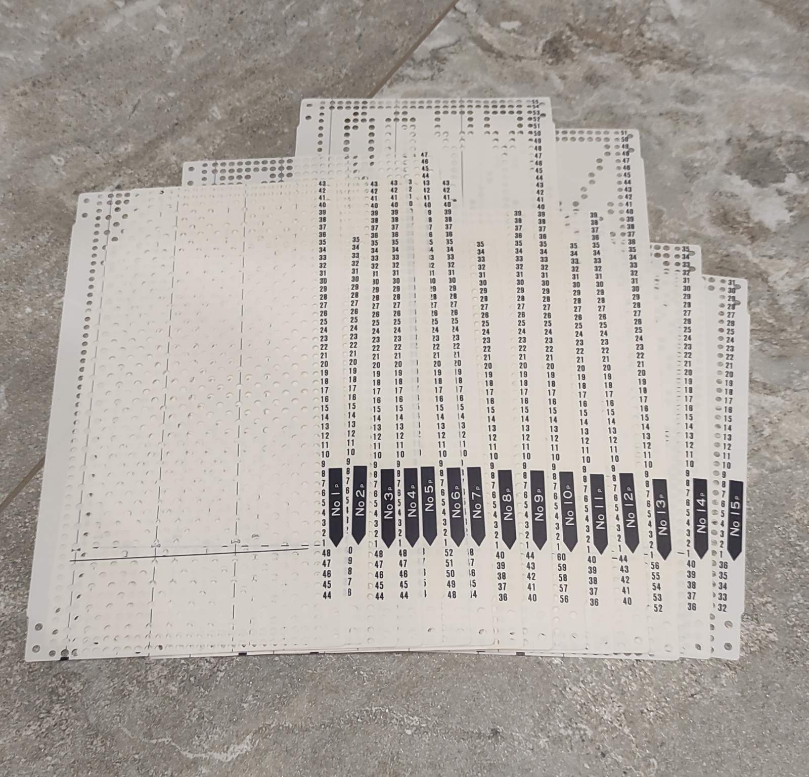 Набір стандартних перфокарт до в'язальної машини  Brother 3 клас (P) В набір входить 15 перфокарт