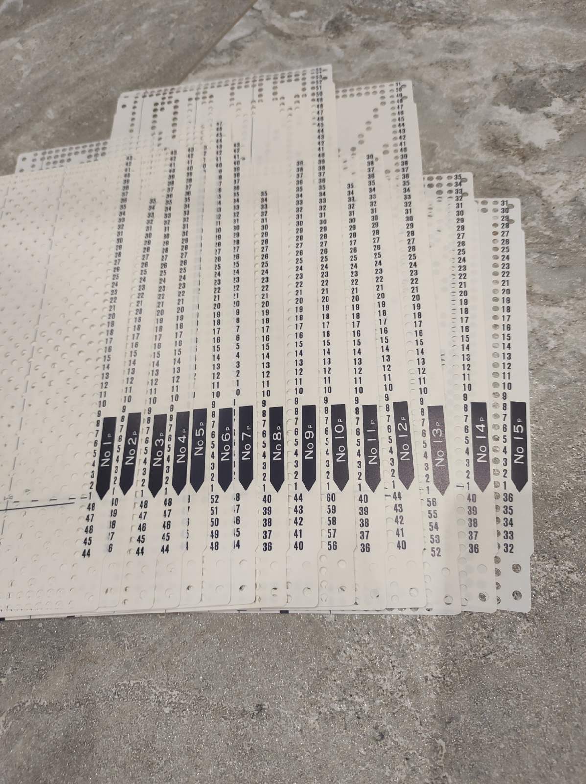 Набір стандартних перфокарт до в'язальної машини  Brother 3 клас (P) В набір входить 15 перфокарт