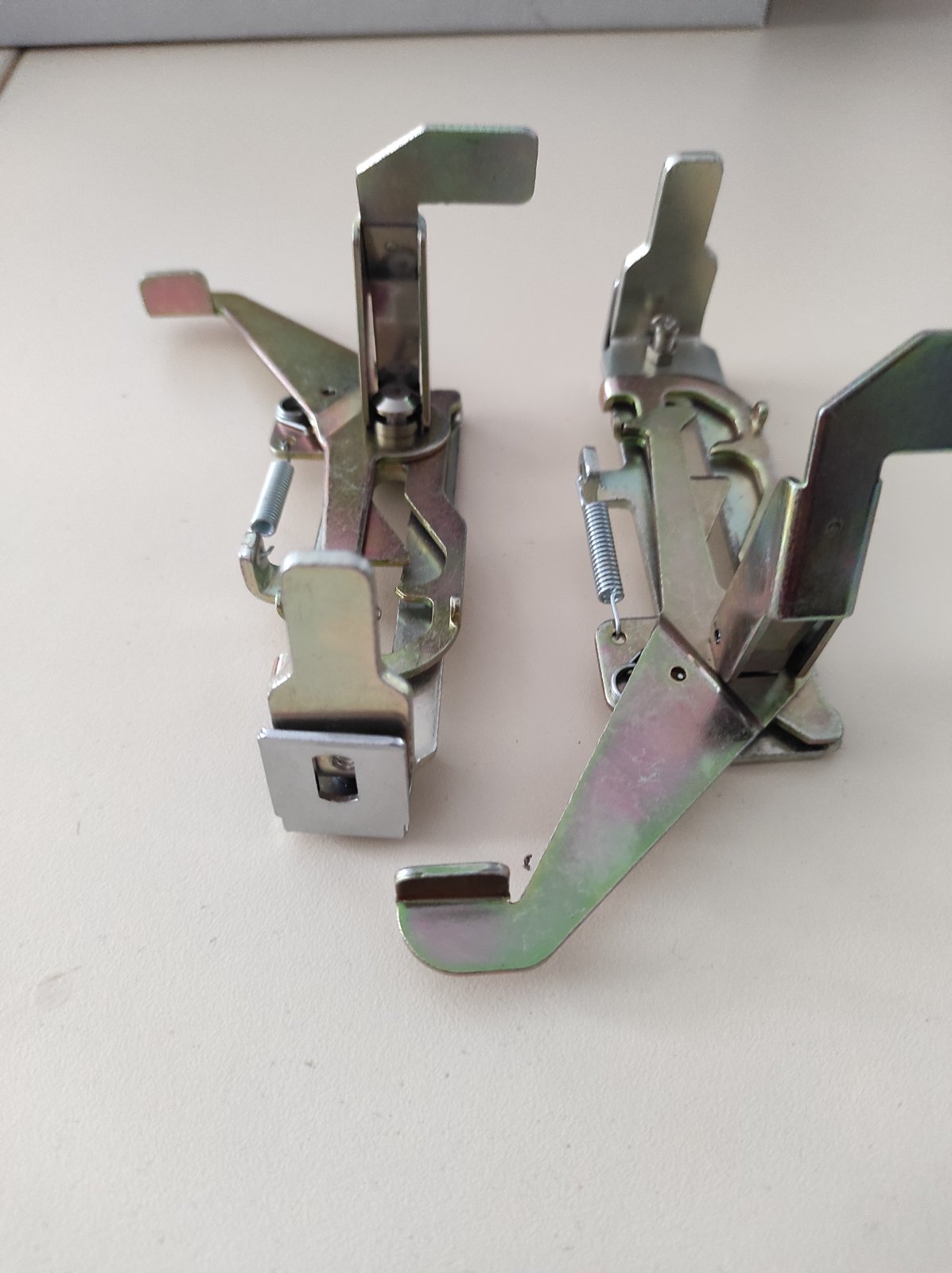 Консоль (підйомник фонтури) KR830 . Ціна вказана за пару