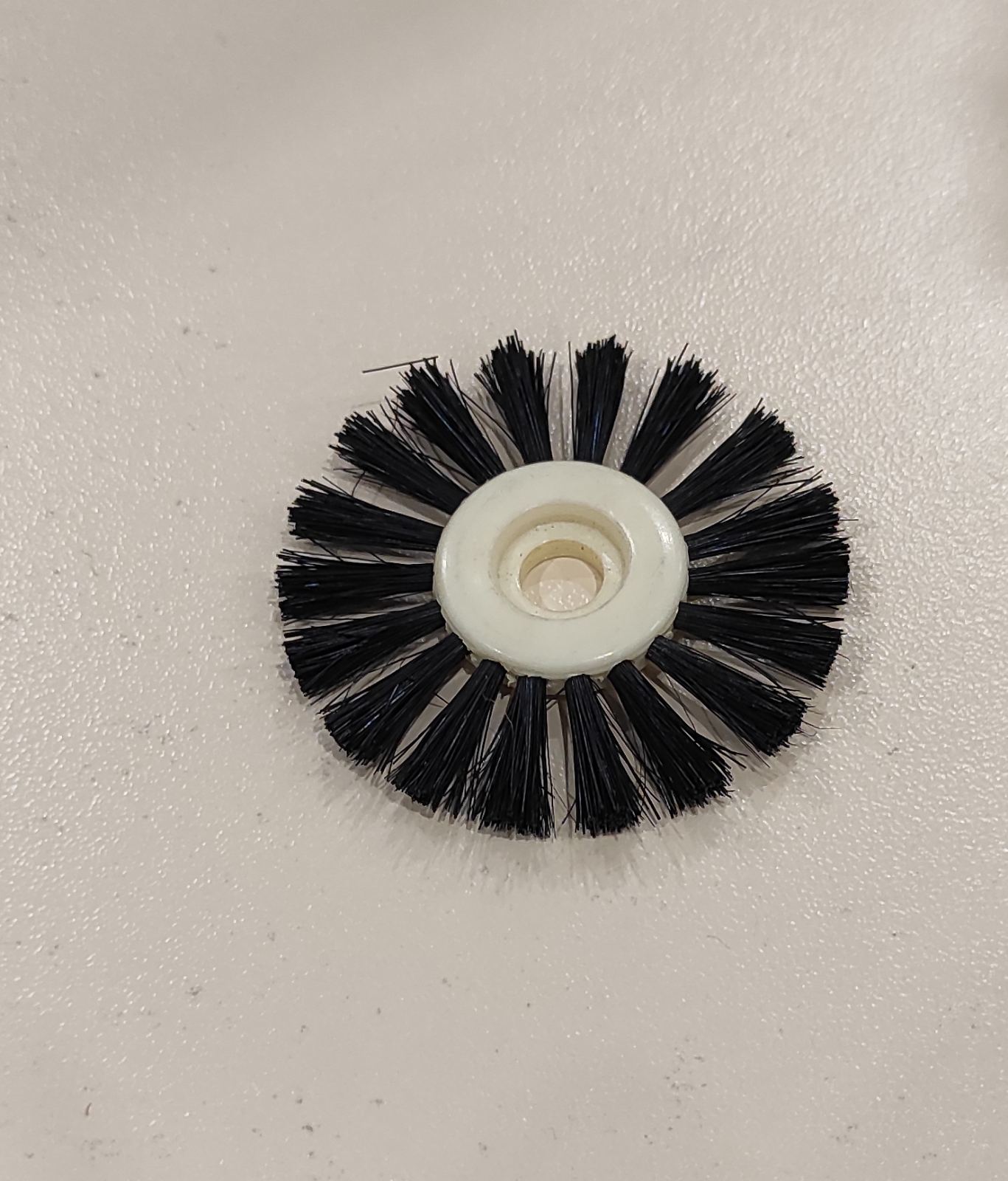 Колищатко щітка до 3 класу Довжина ворсу 12 мм, внутрішній діаметр пластика 20 мм. діаметр 44 мм